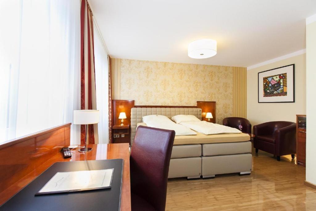 Double Room with Private Bathroom photo 2