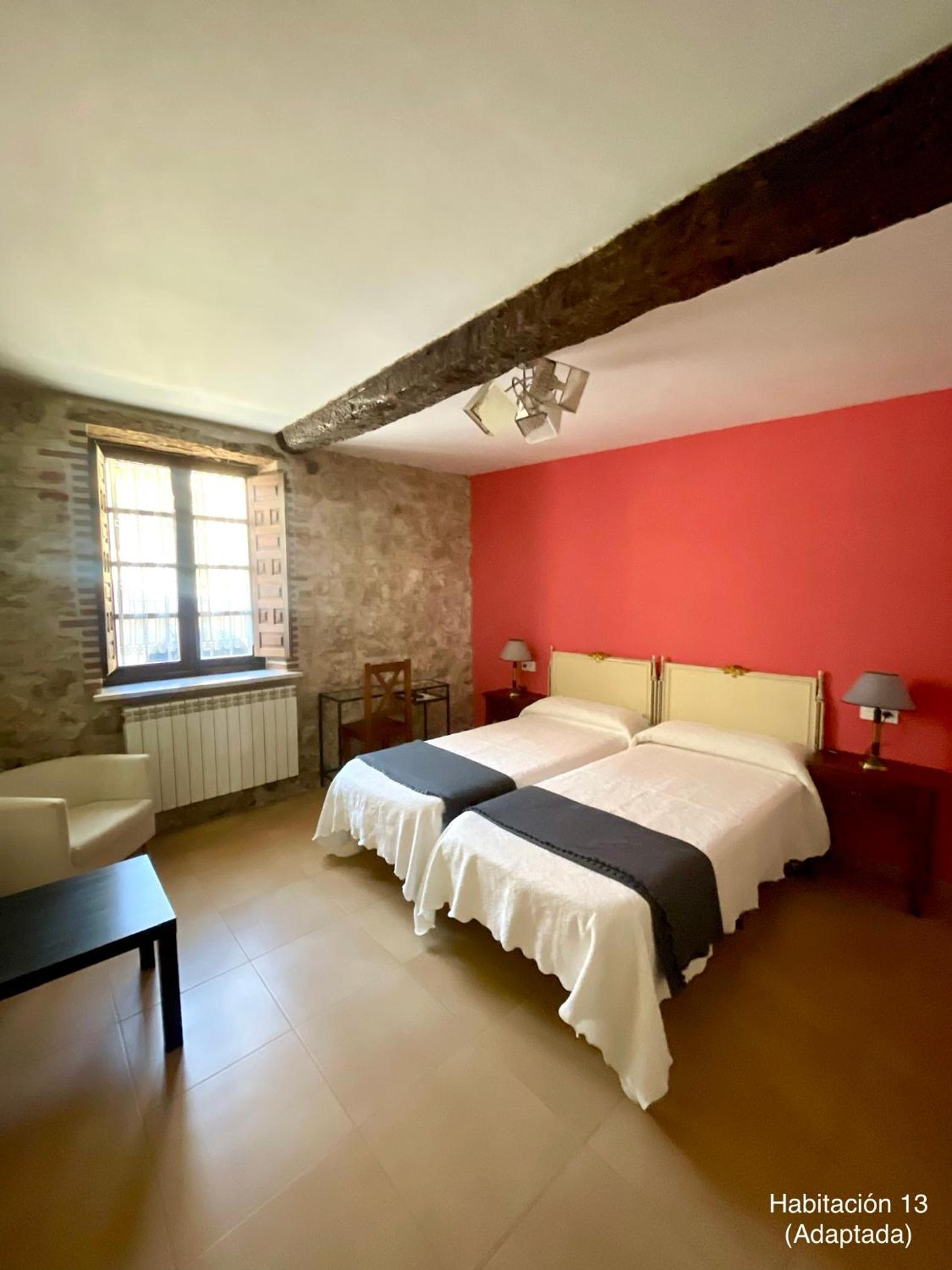 Queen Room with Two Queen Beds - Disability Access photo 3