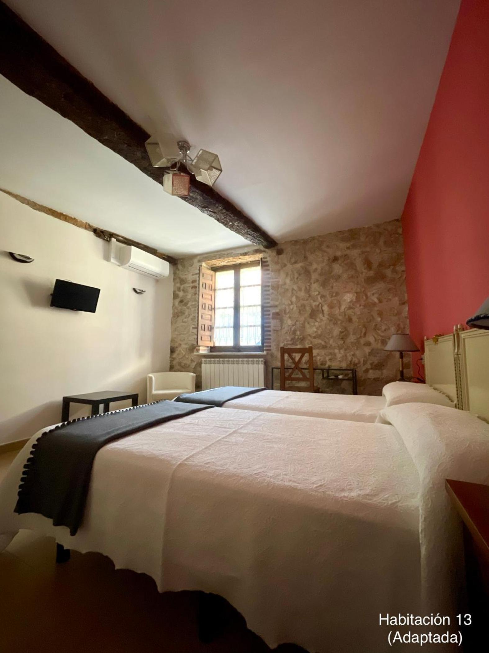 Queen Room with Two Queen Beds - Disability Access photo 2