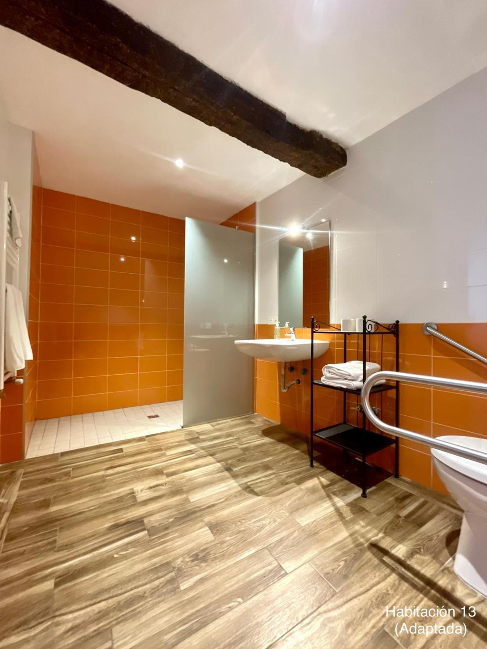 Queen Room with Two Queen Beds - Disability Access photo 2