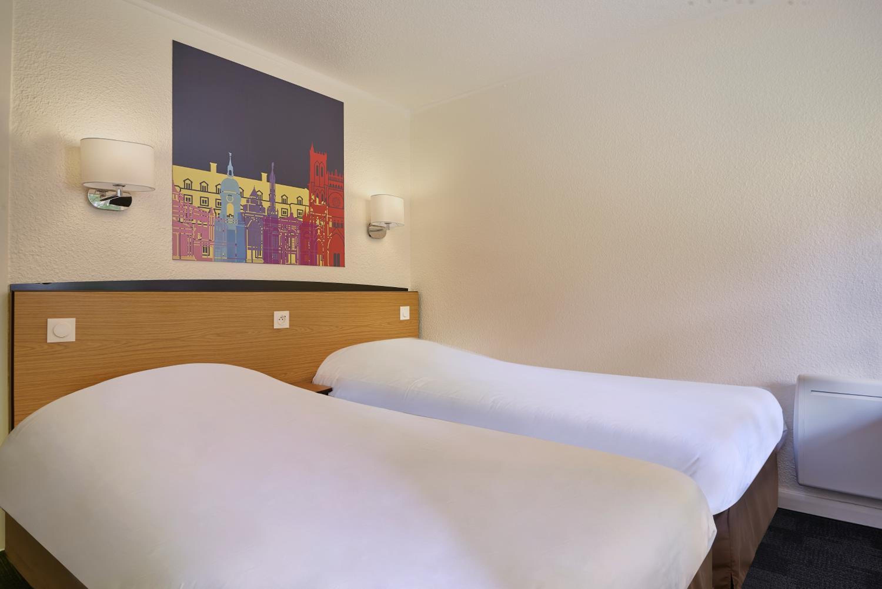 Twin Room - Photo 1