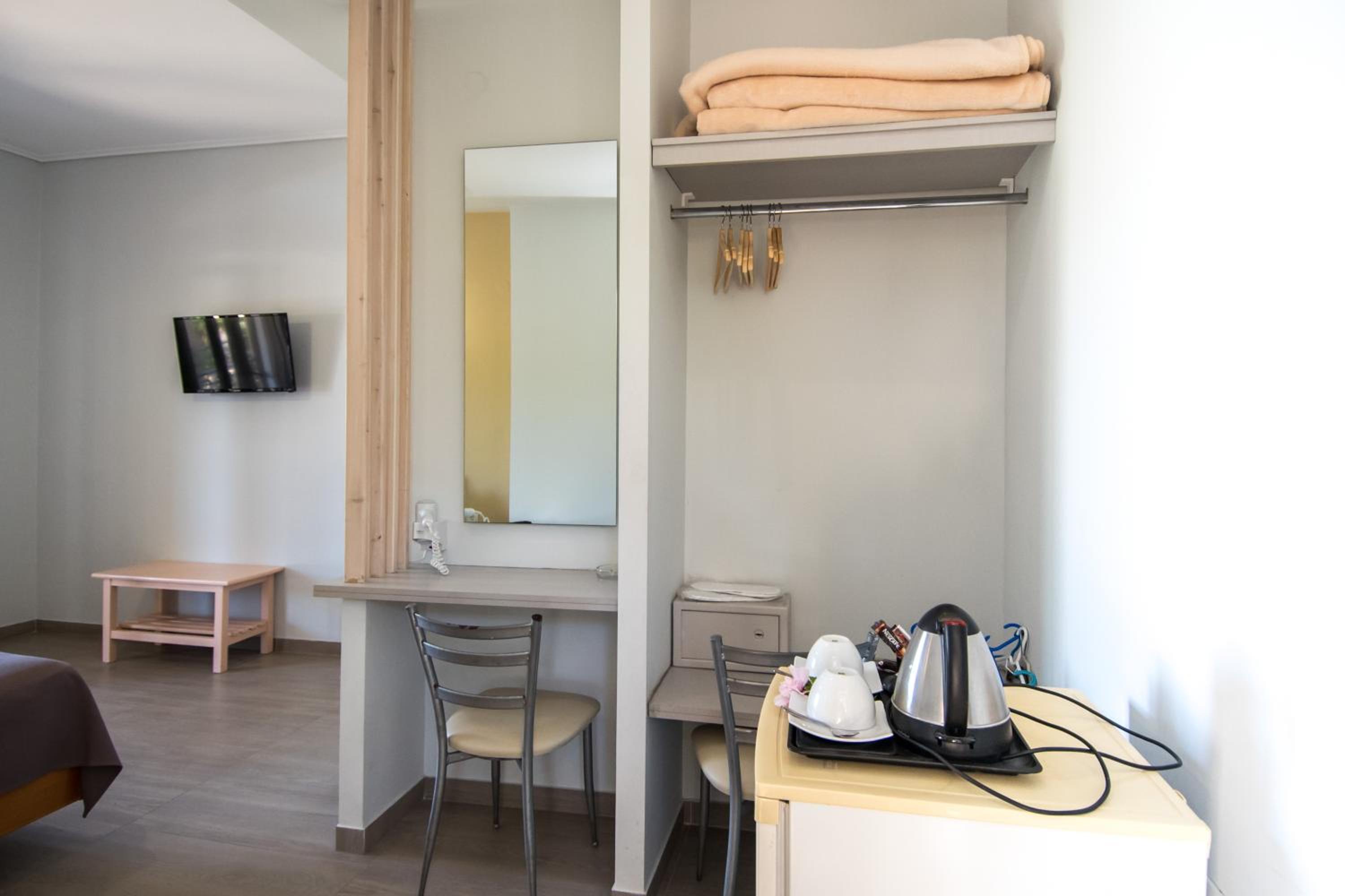 Standard Twin Room - Photo 1