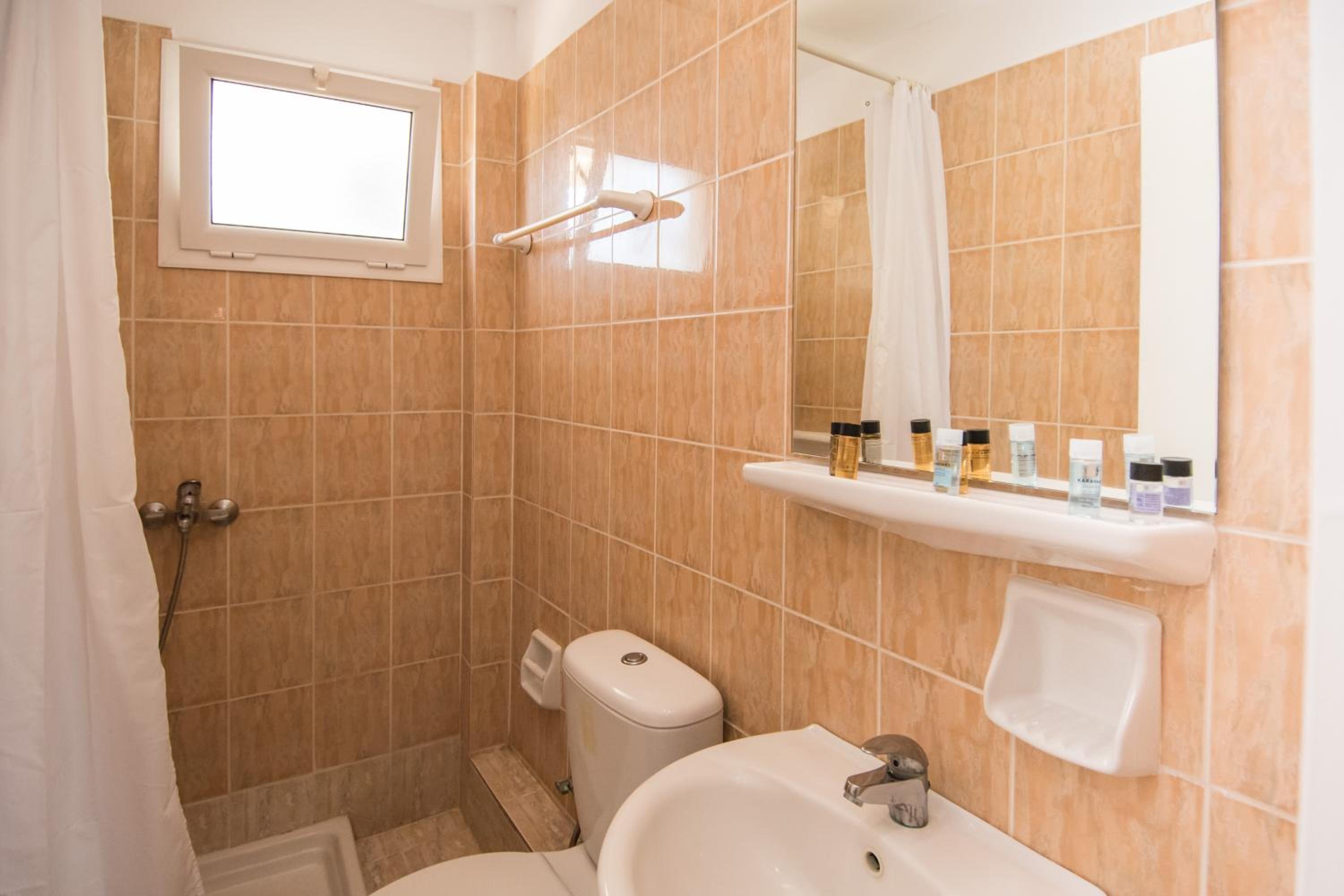 Standard Twin Room - Photo 2