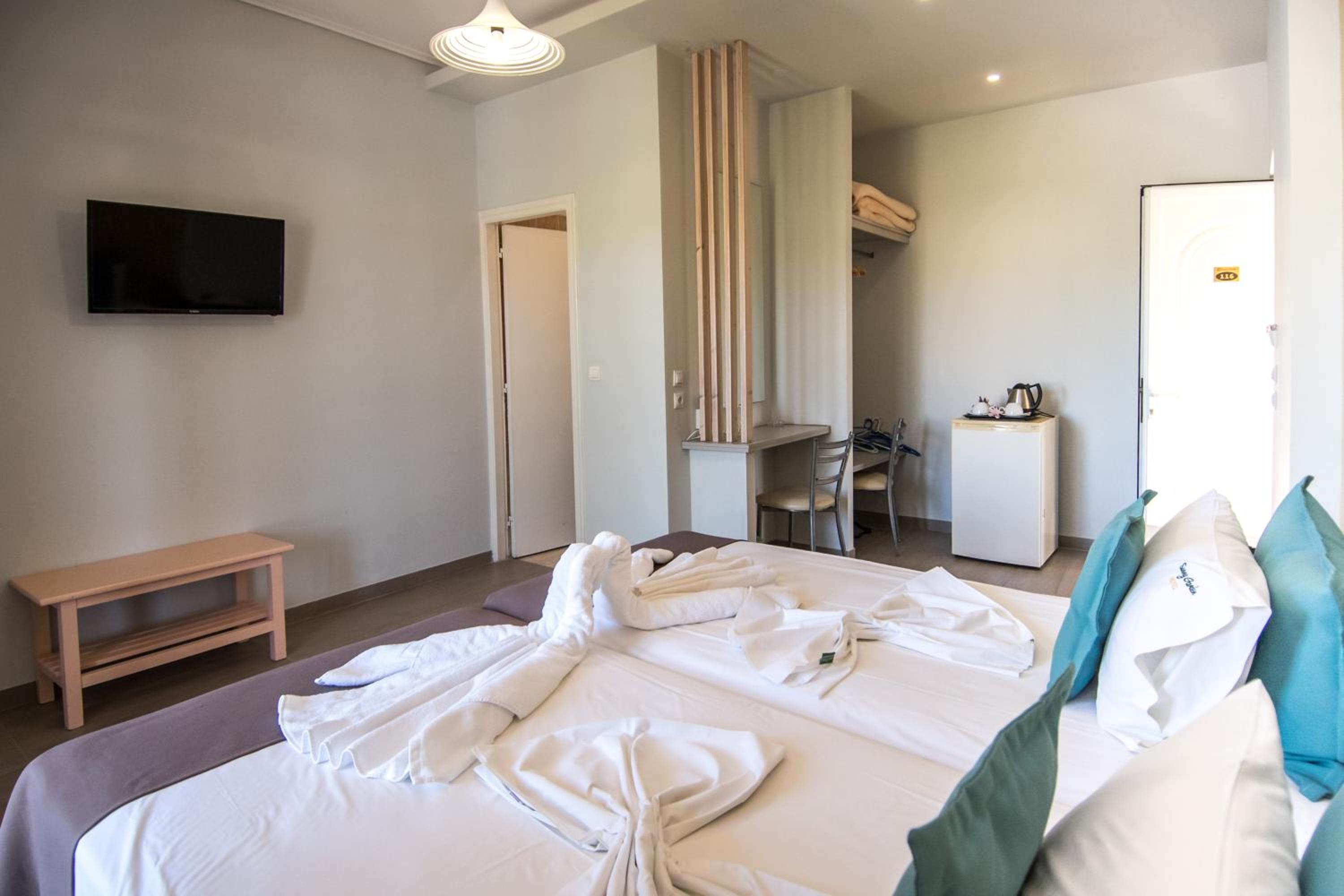 Standard Twin Room - Photo 8
