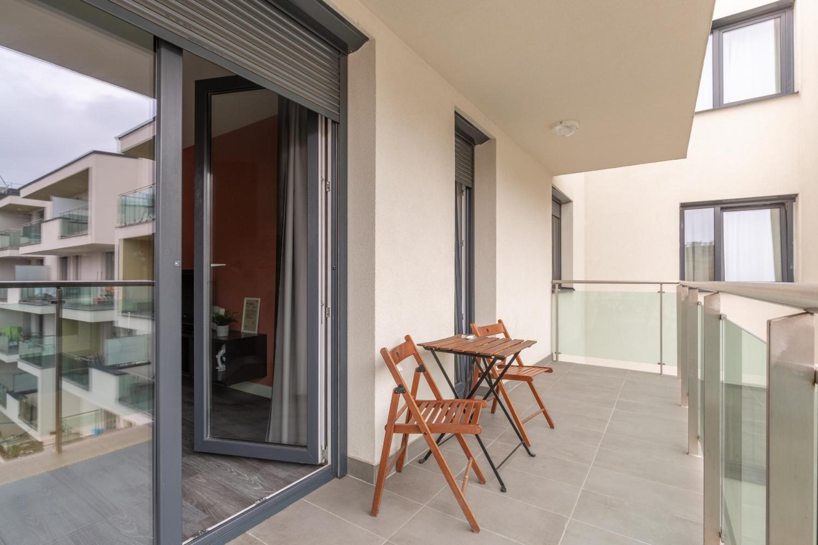 Studio Apartment - Photo 17