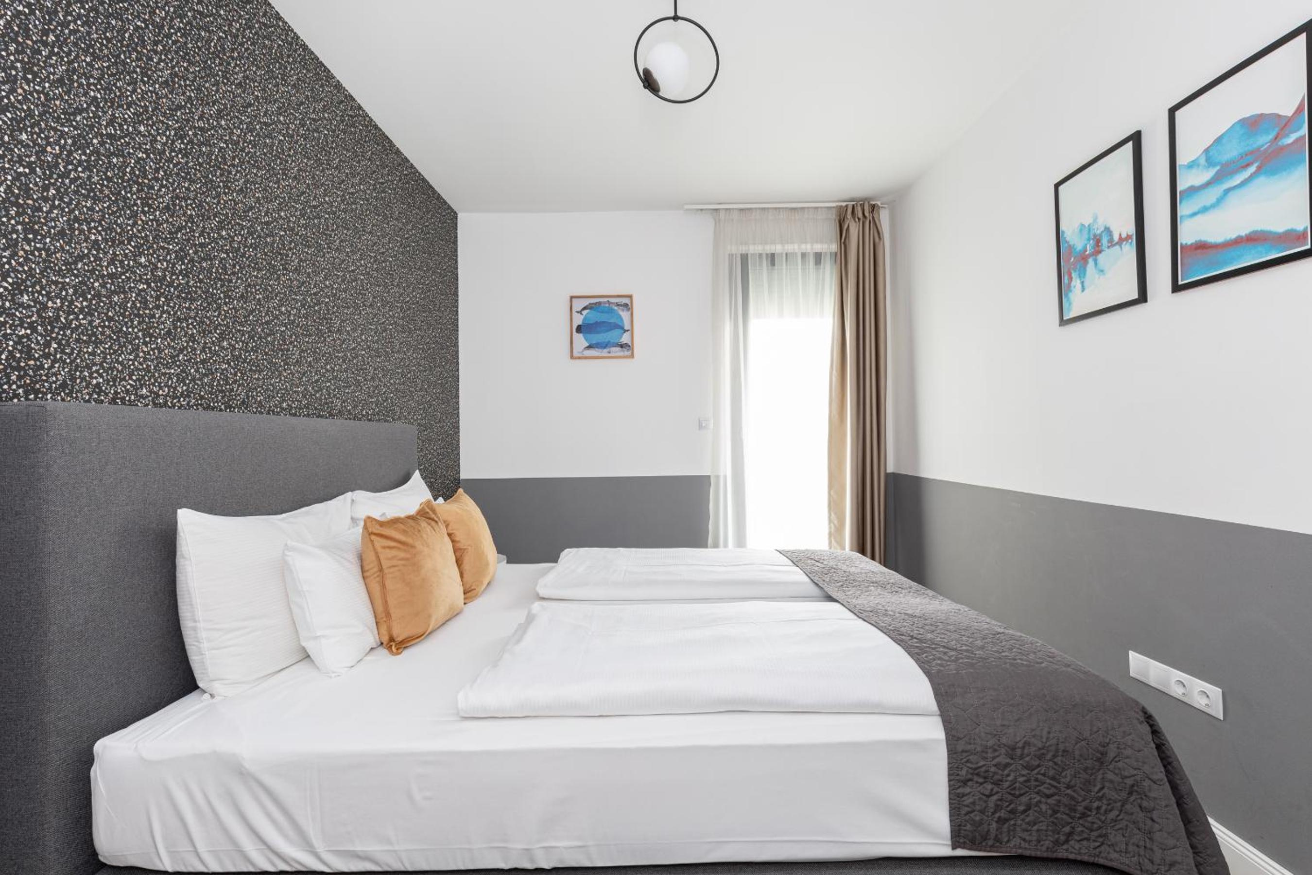 One-Bedroom Apartment - Photo 30