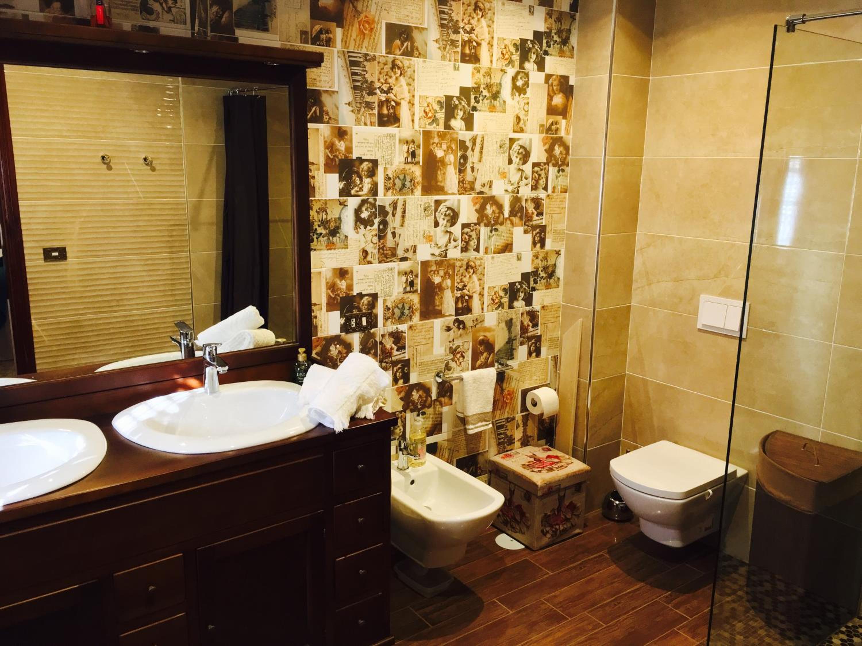 Classic One-Bedroom Apartment with King Bed