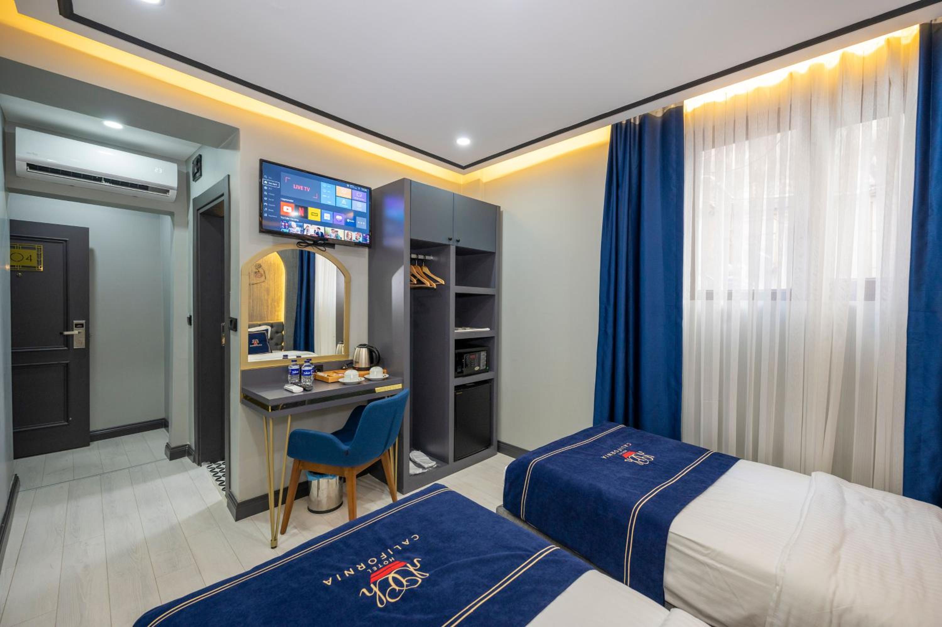 Standard Twin Room with Courtyard View photo 2