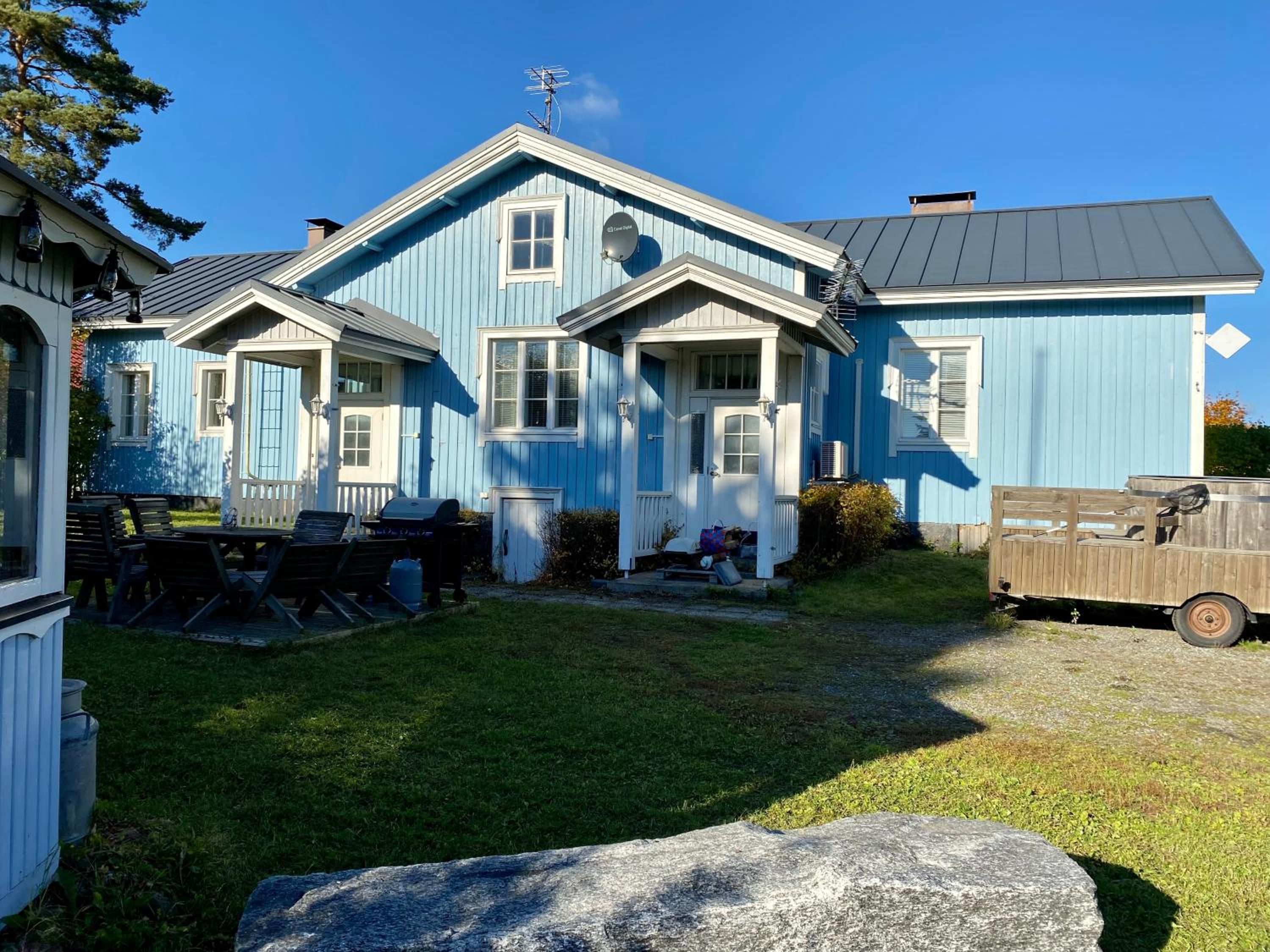 Three-Bedroom House photo 3