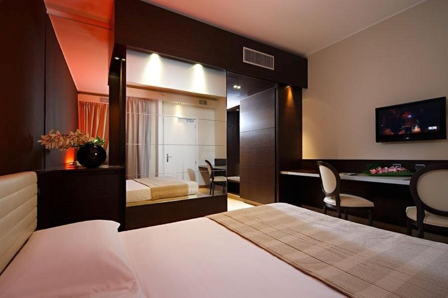 Double Room with Private Parking - Ground Floor - Photo 1