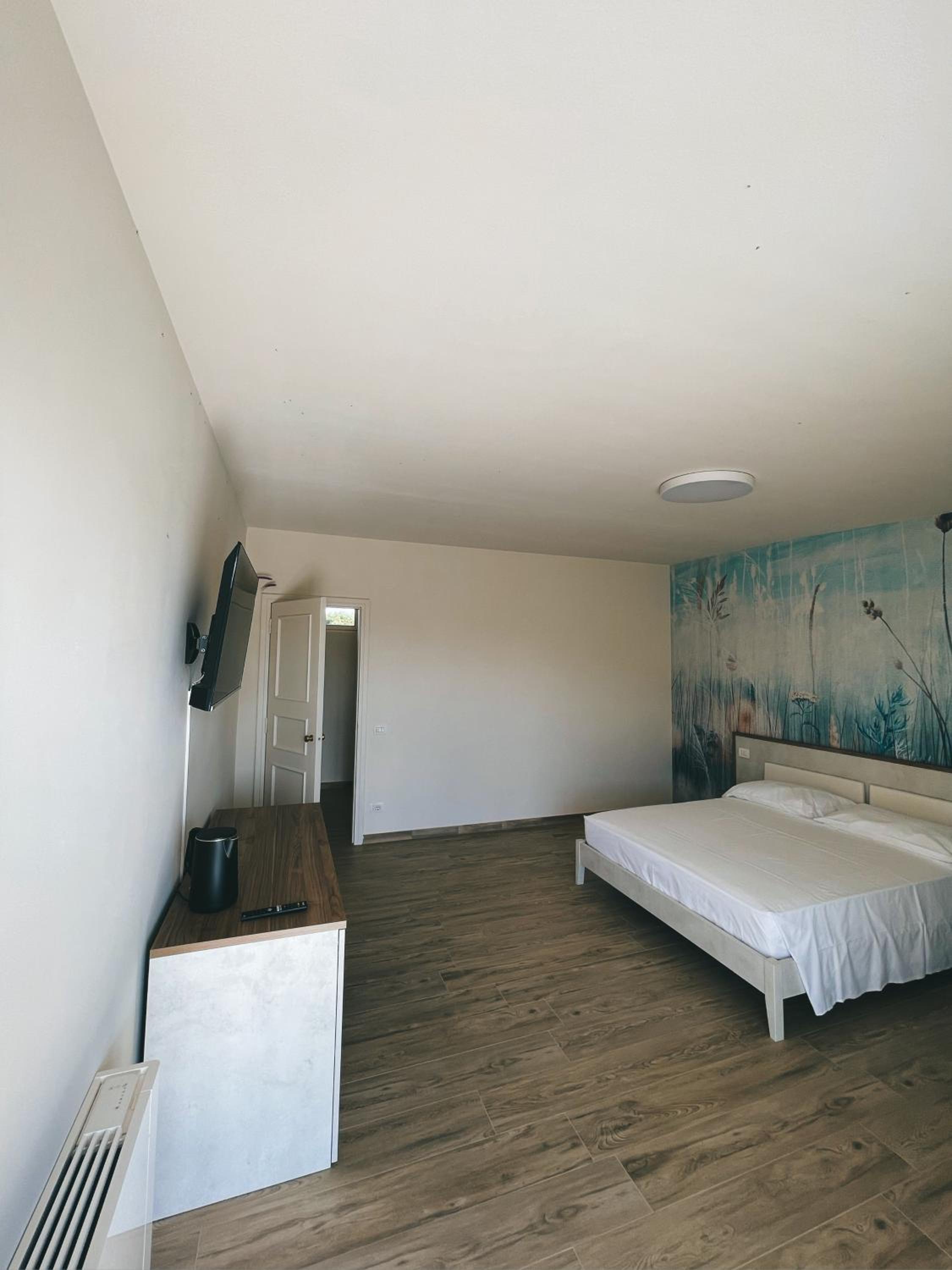 King Room with Lake View - Photo 1