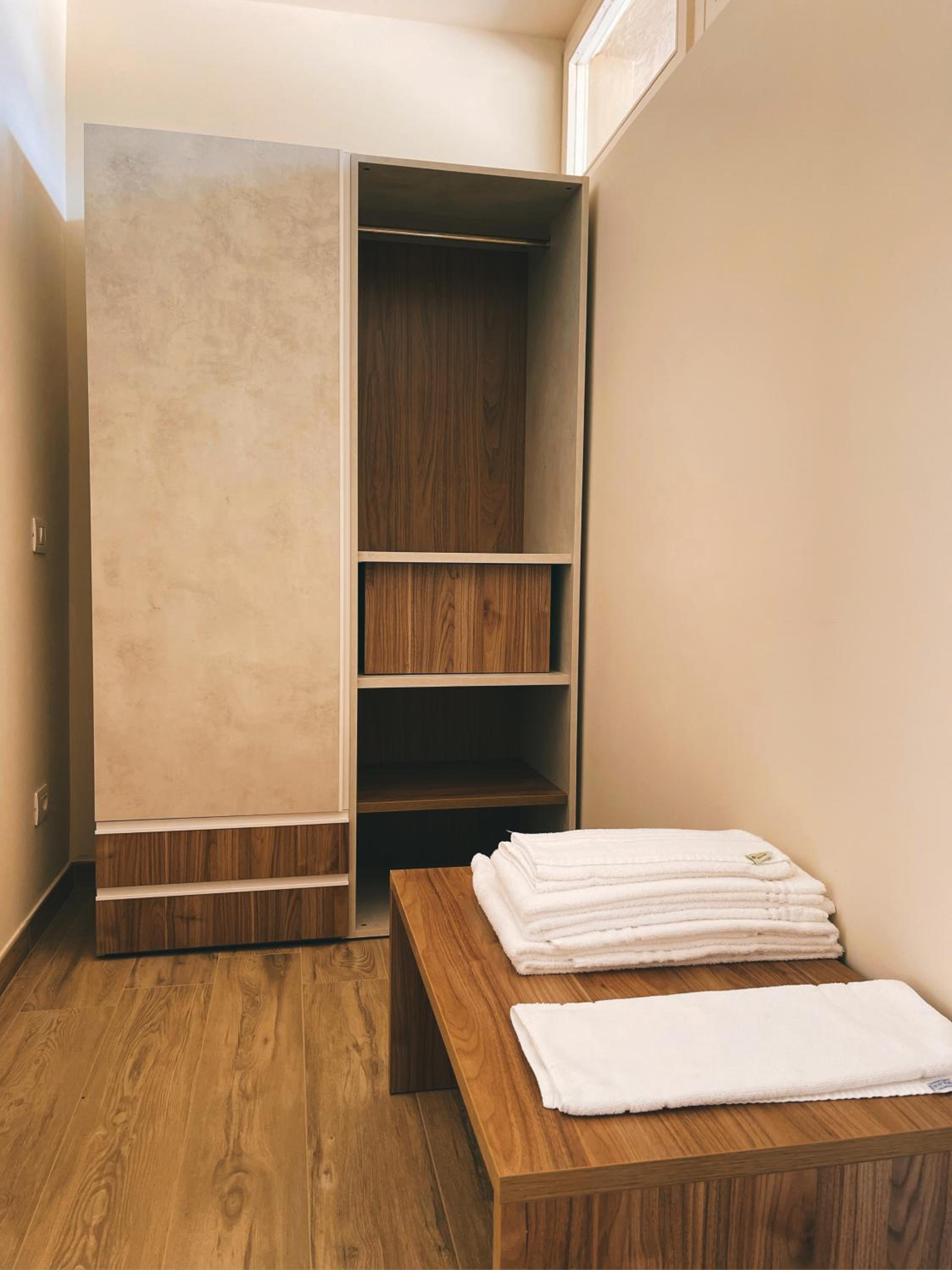 King Room with Lake View - Photo 2