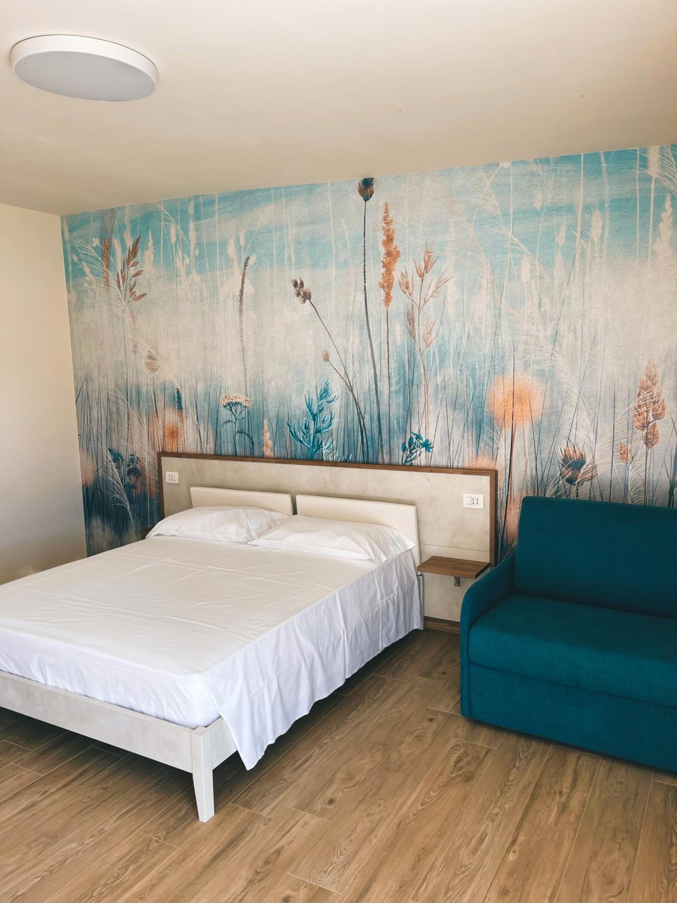 King Room with Lake View - Photo 4
