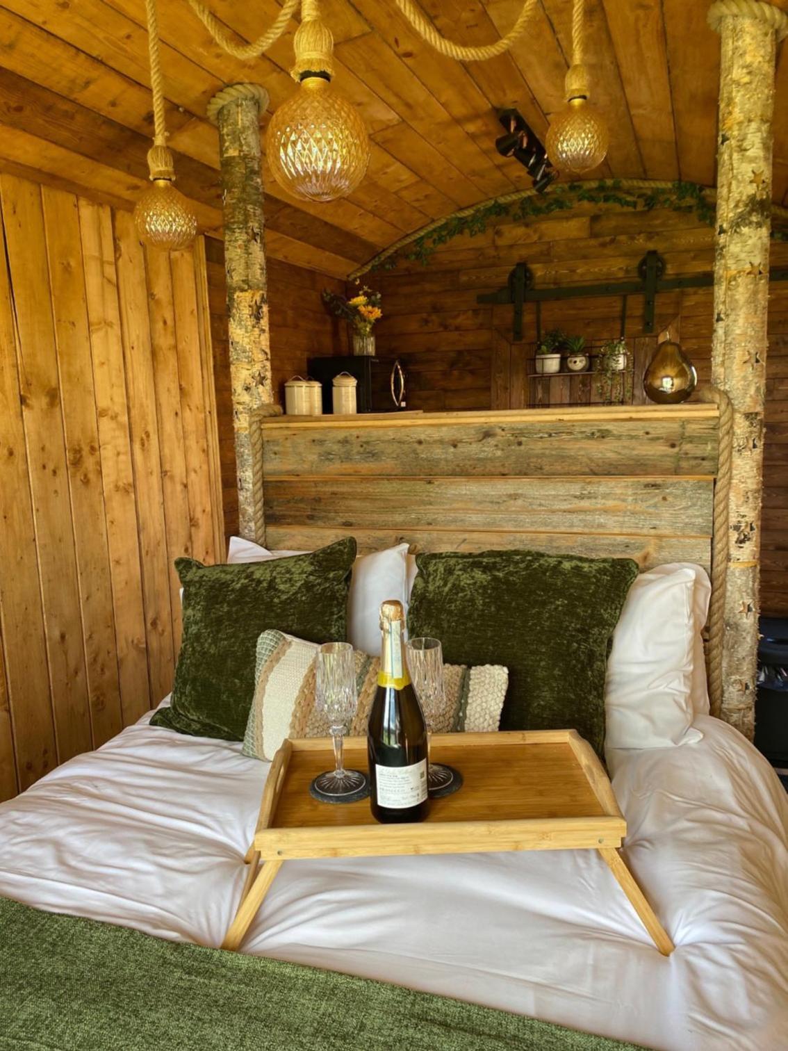 Ivy Shepherds Hut photo 1