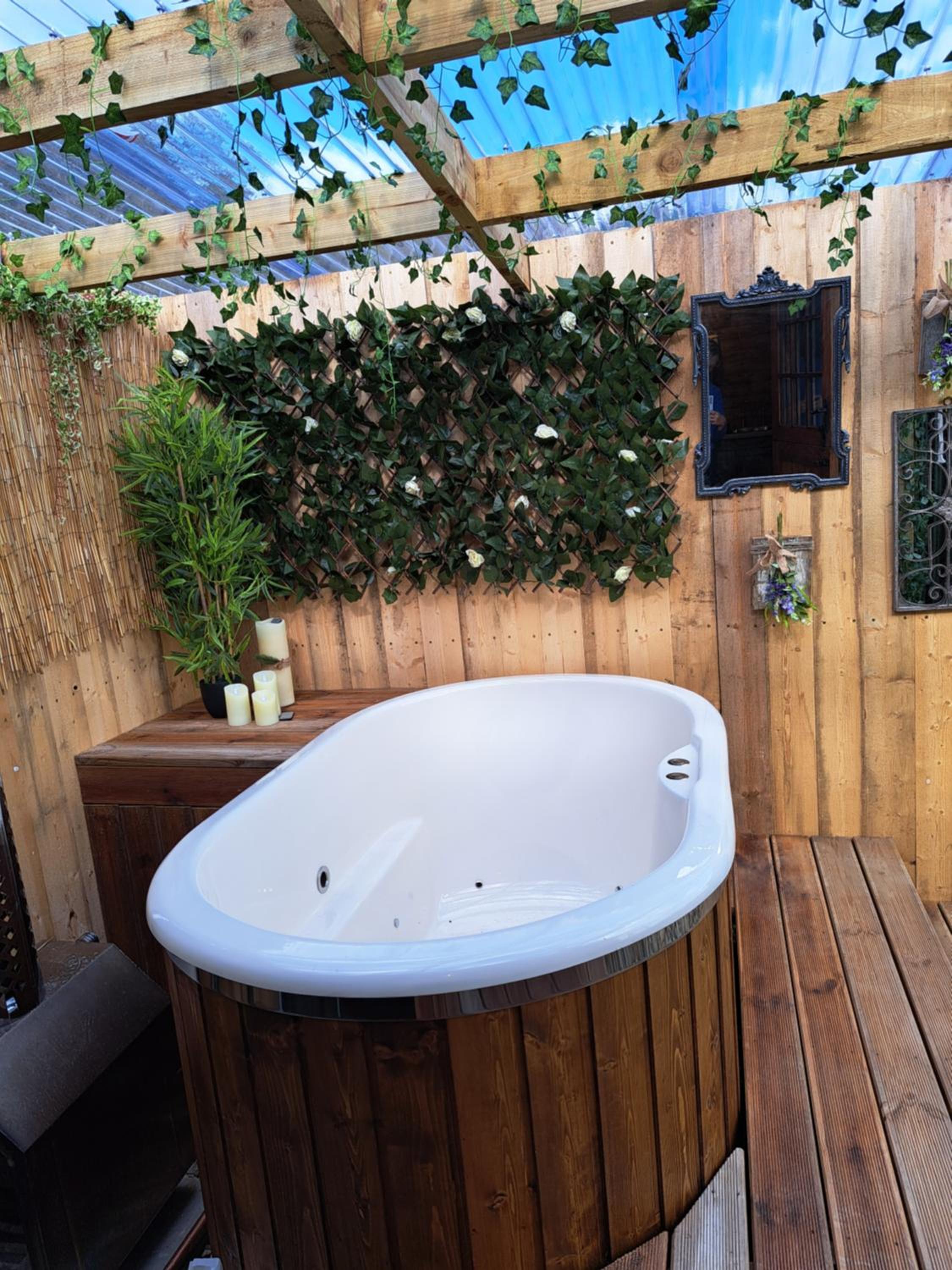 Ivy Shepherds Hut photo 2