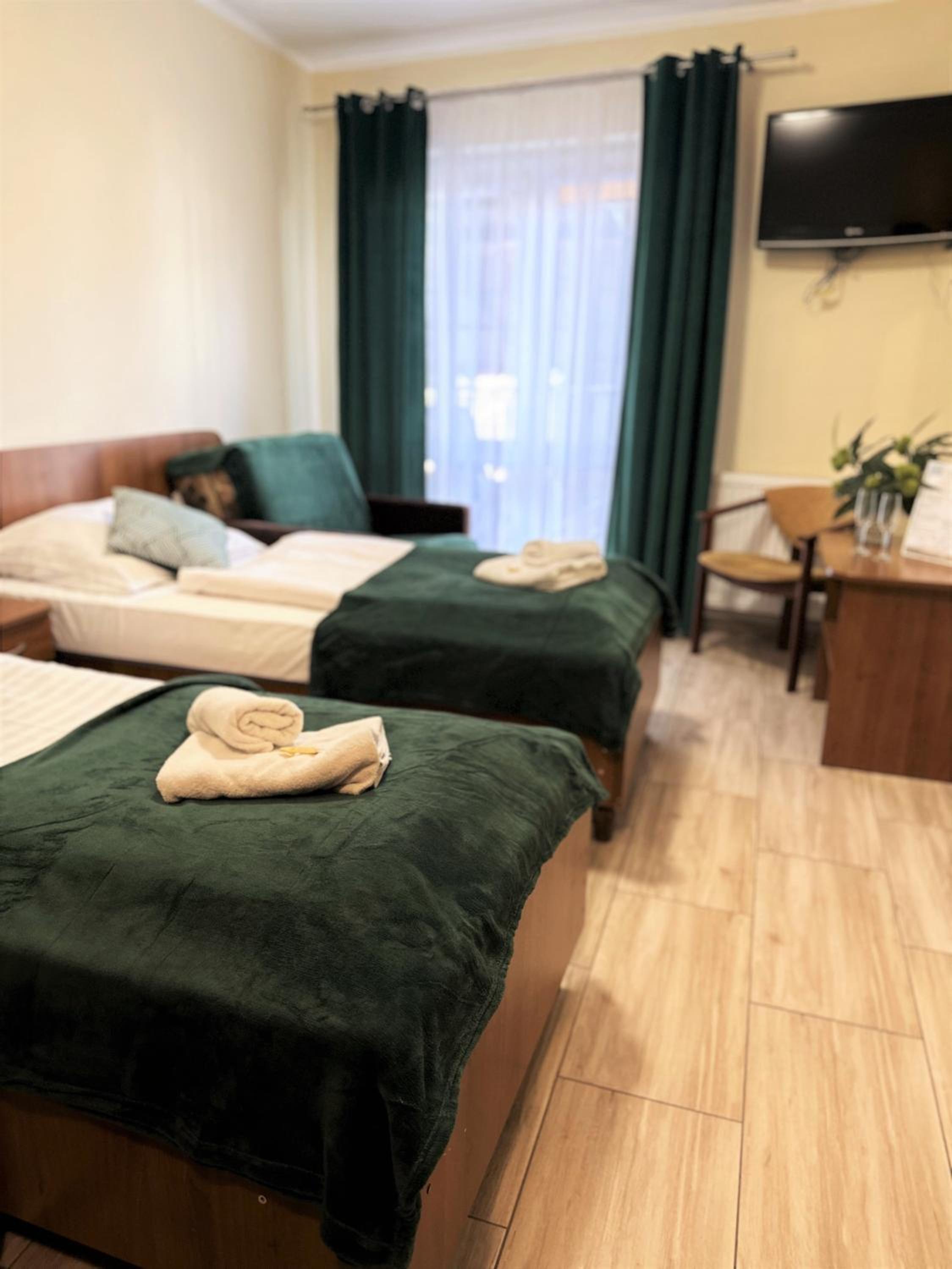 Standard Twin Room with Sofa - Photo 1