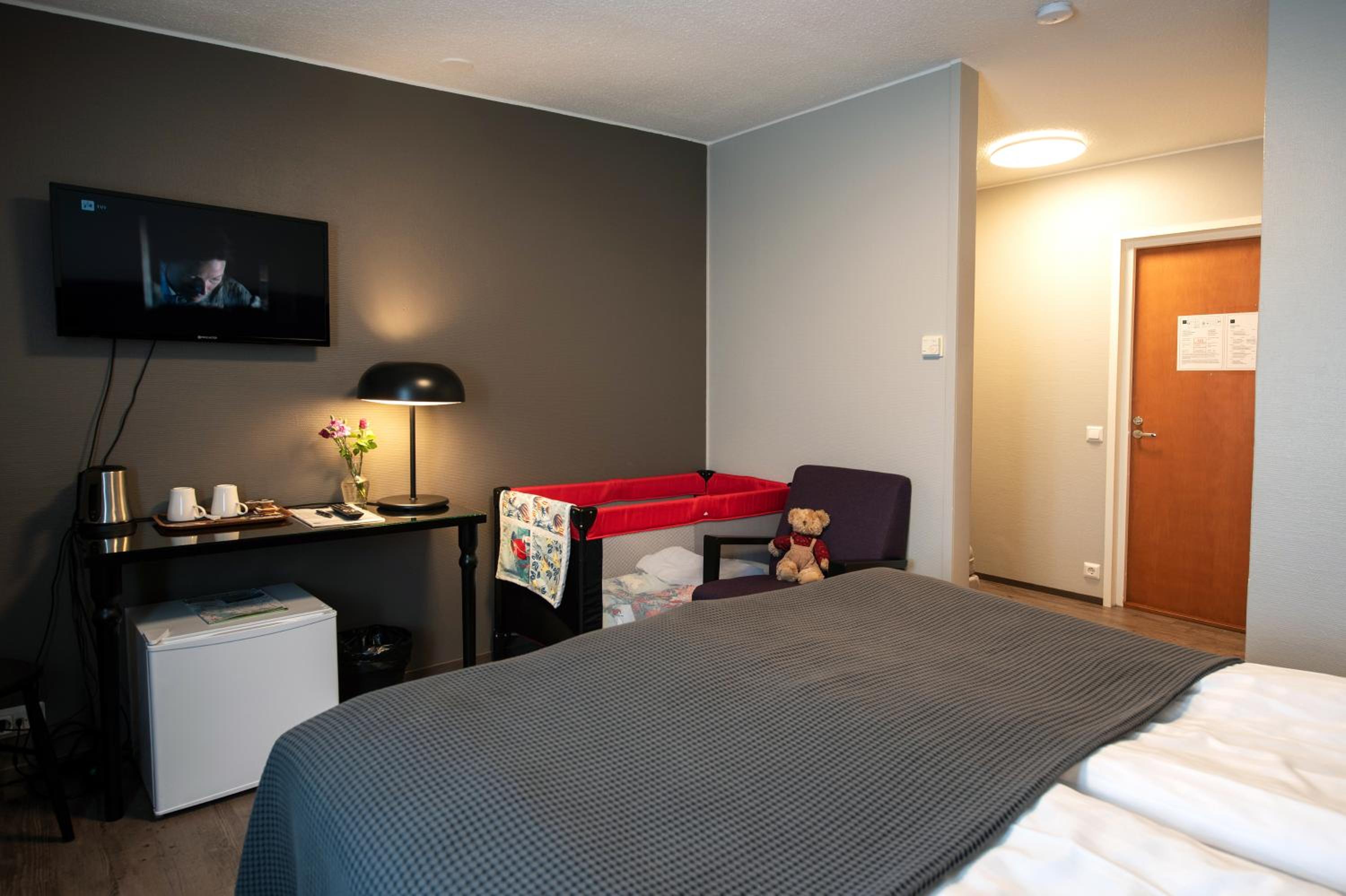 Double or Twin Room with Private Bathroom photo 3