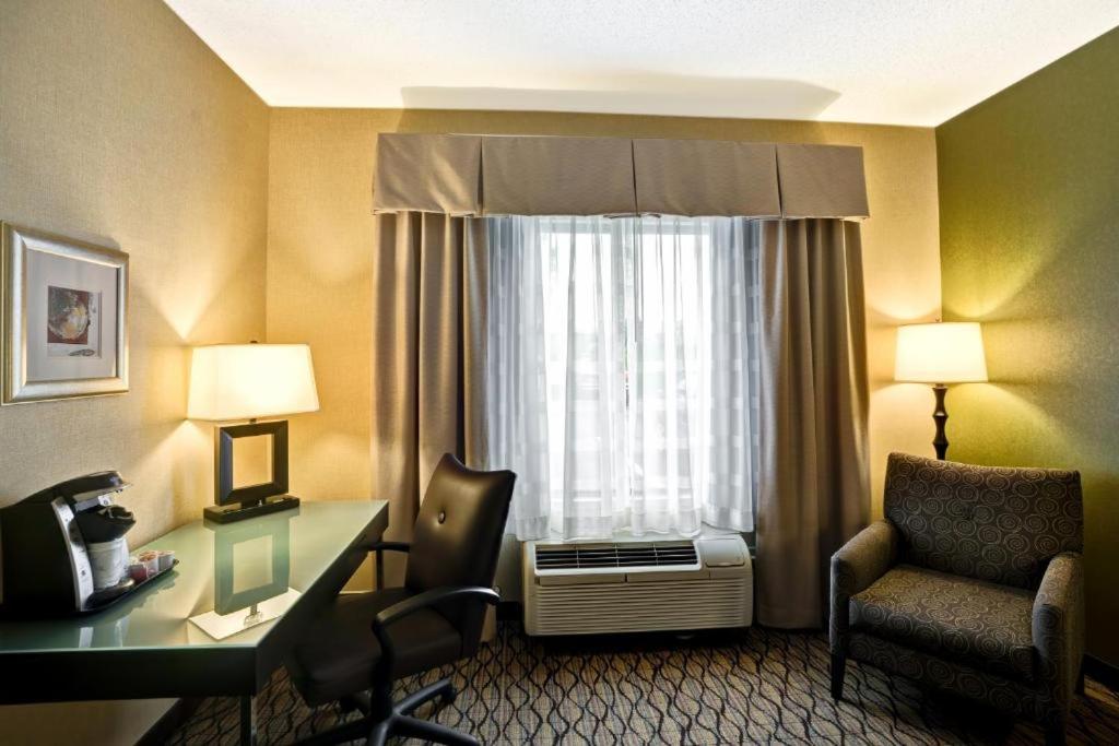 Standard King Room with Mobility Accessible Roll-In Shower