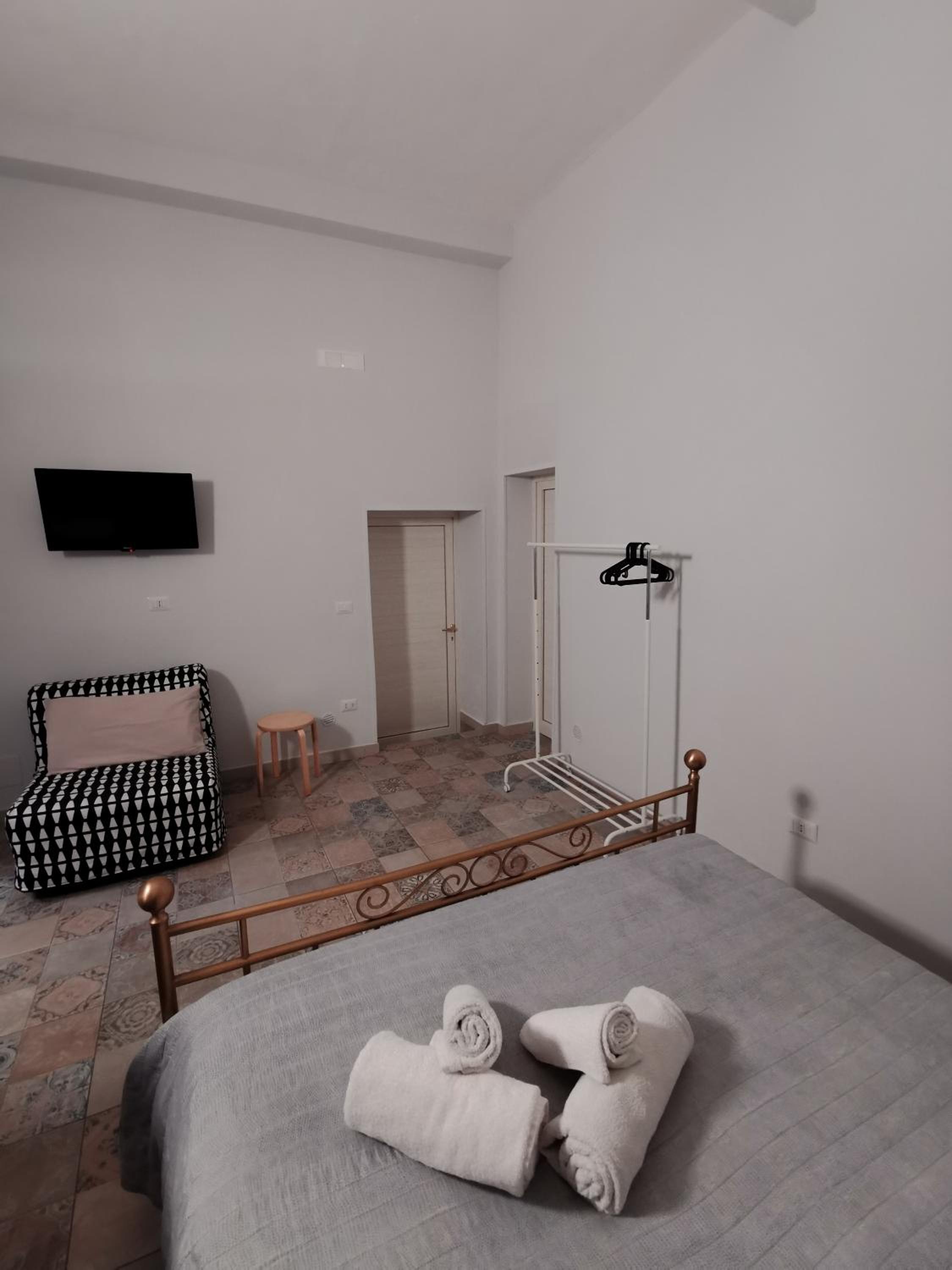 Two-Bedroom Apartment - Photo 26