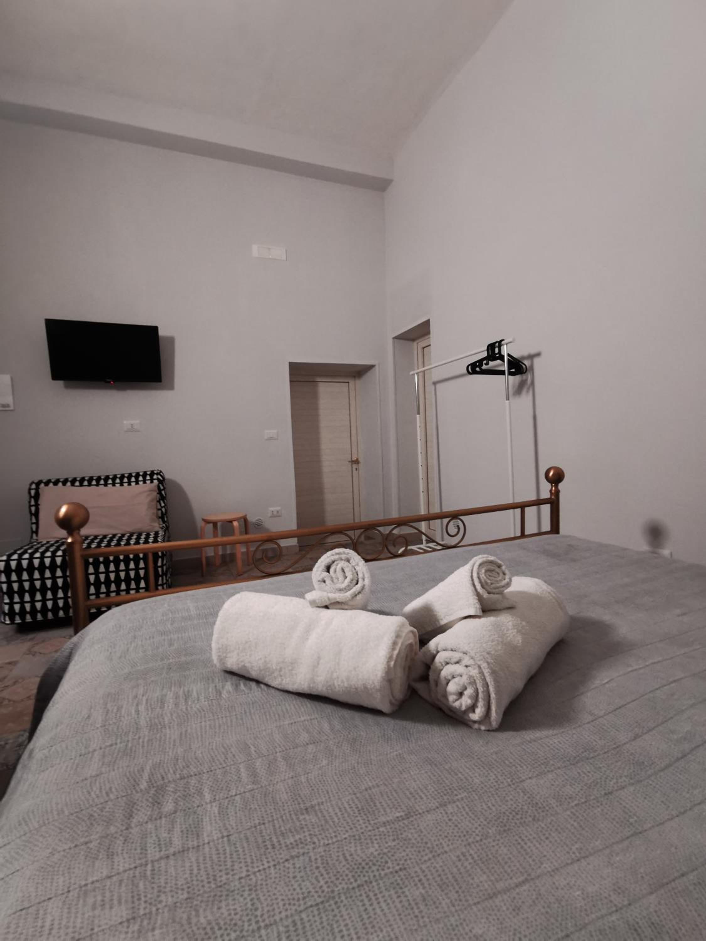Two-Bedroom Apartment - Photo 8
