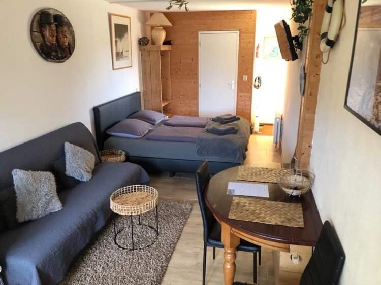 Studio Apartment photo 2
