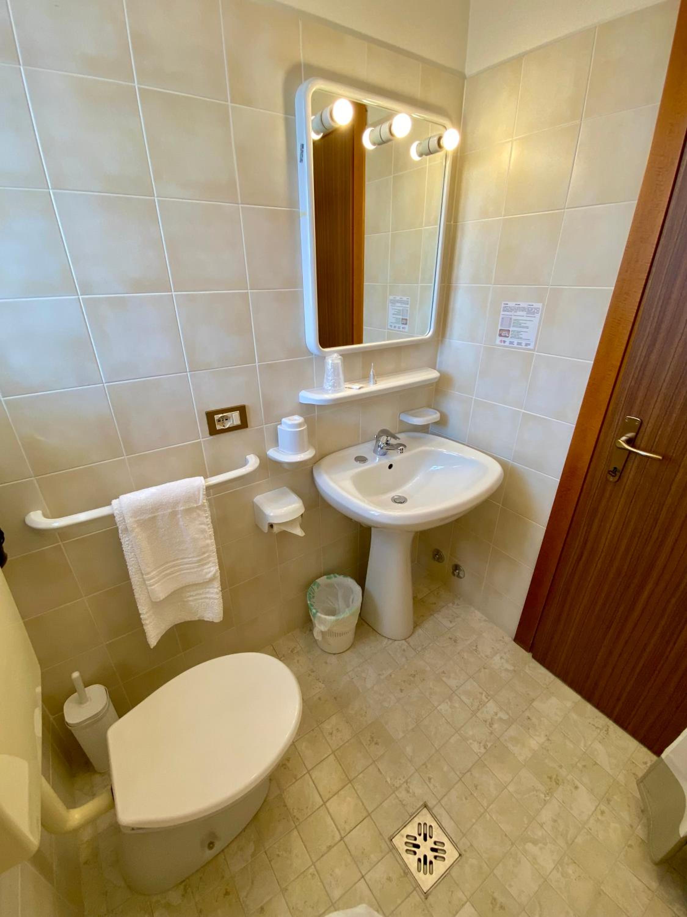 Standard Single Room photo 3