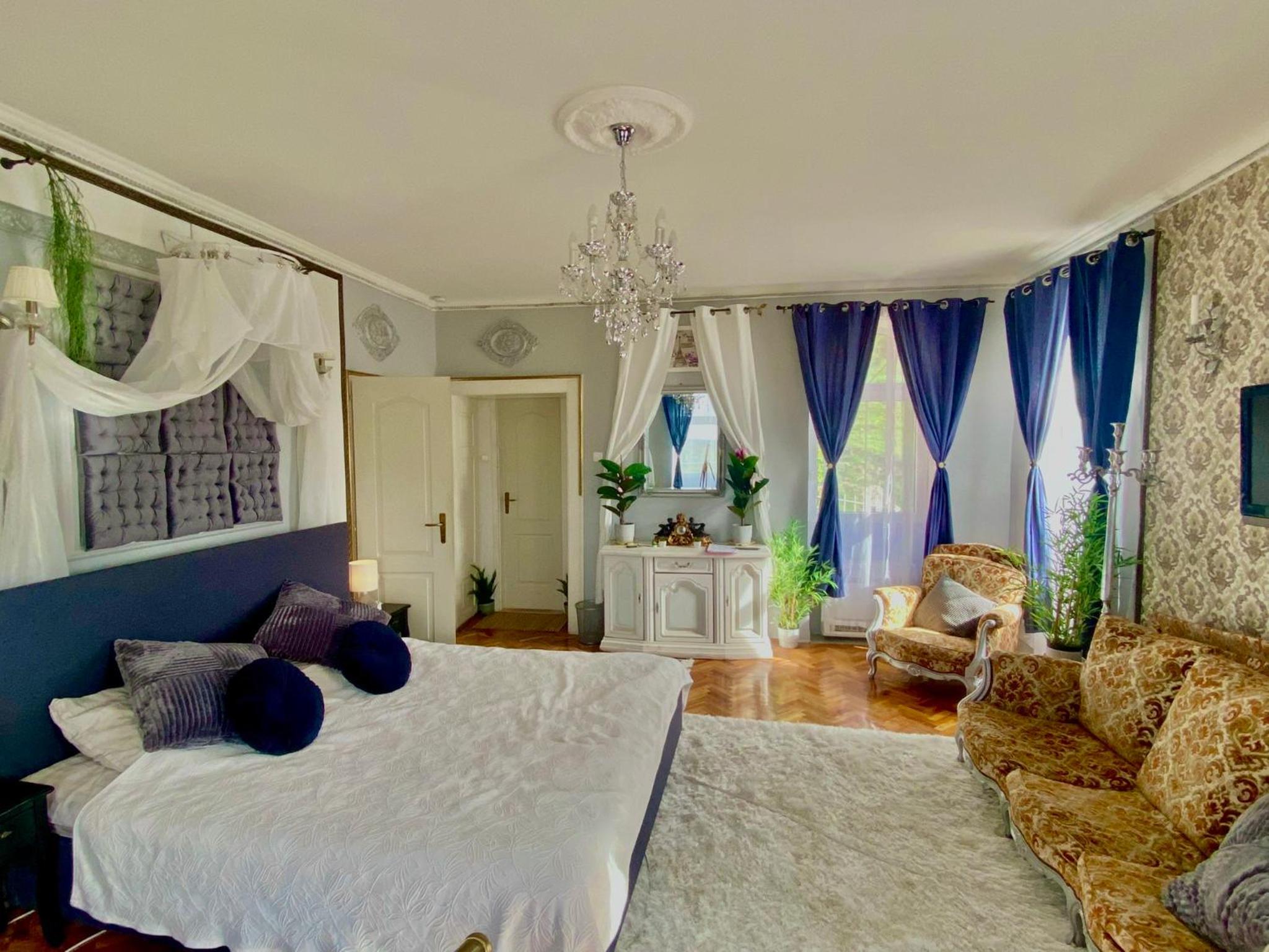 Deluxe Double Room with Shower - Photo 4