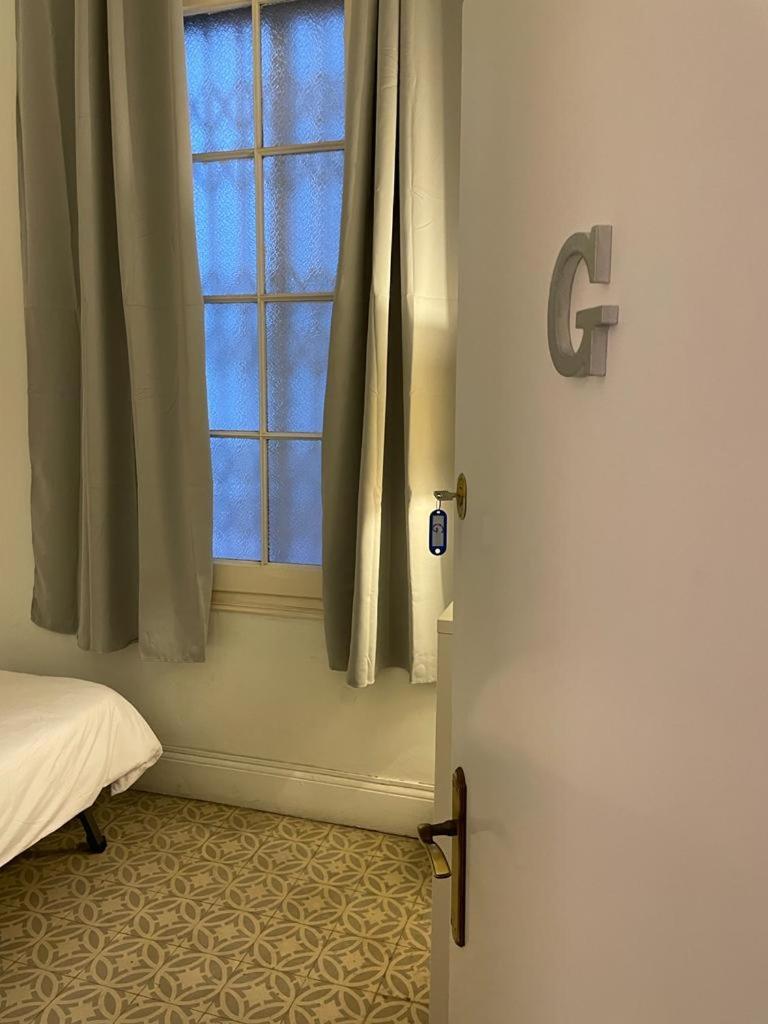 Single Room with Shared Bathroom photo 3