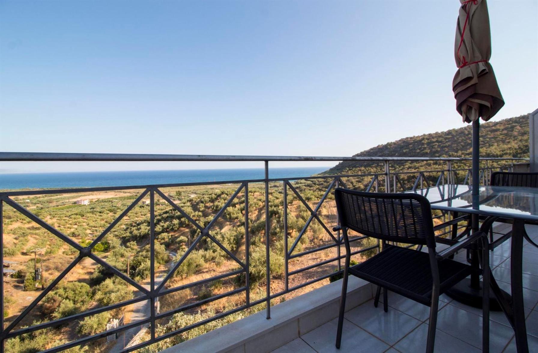 Two-Bedroom Apartment with Balcony and Terrace photo 2