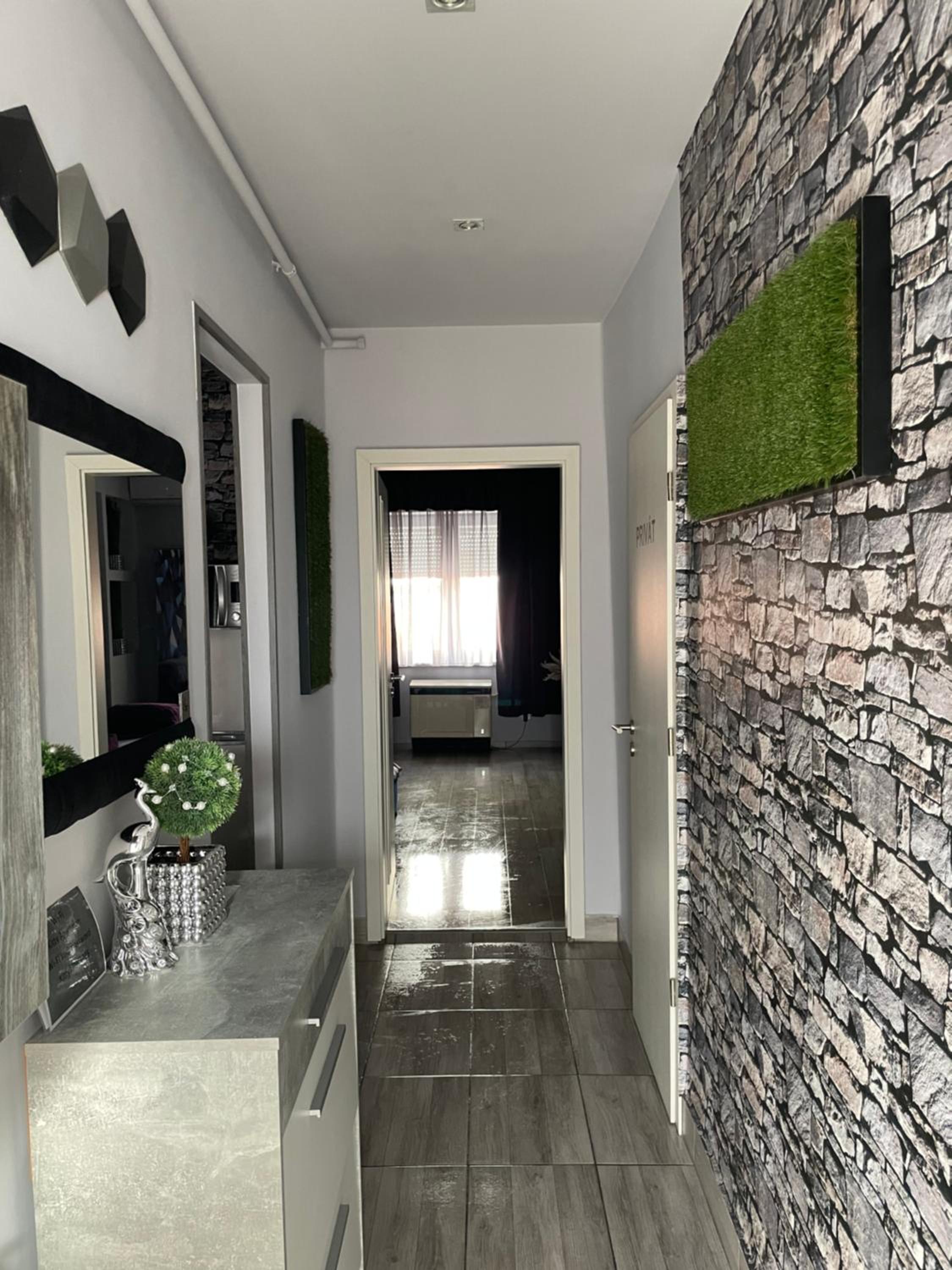 Studio Apartment - Photo 1