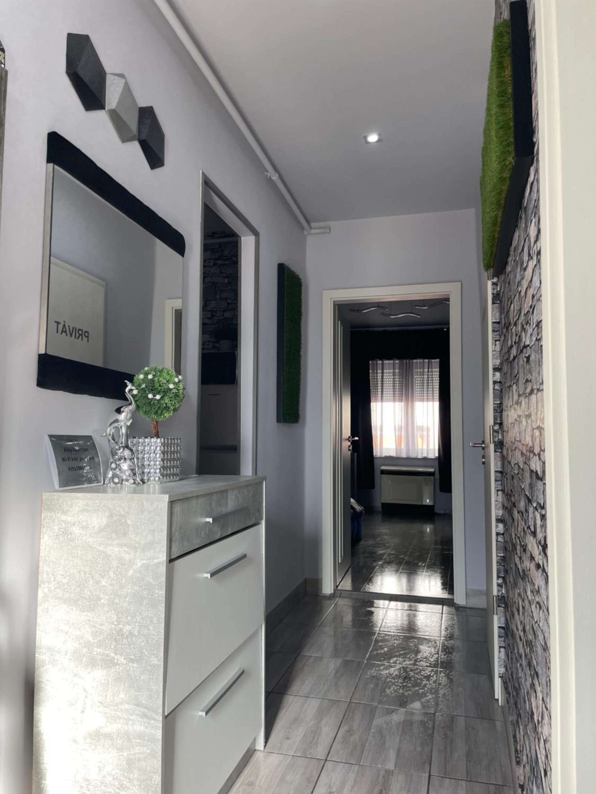 Studio Apartment - Photo 23