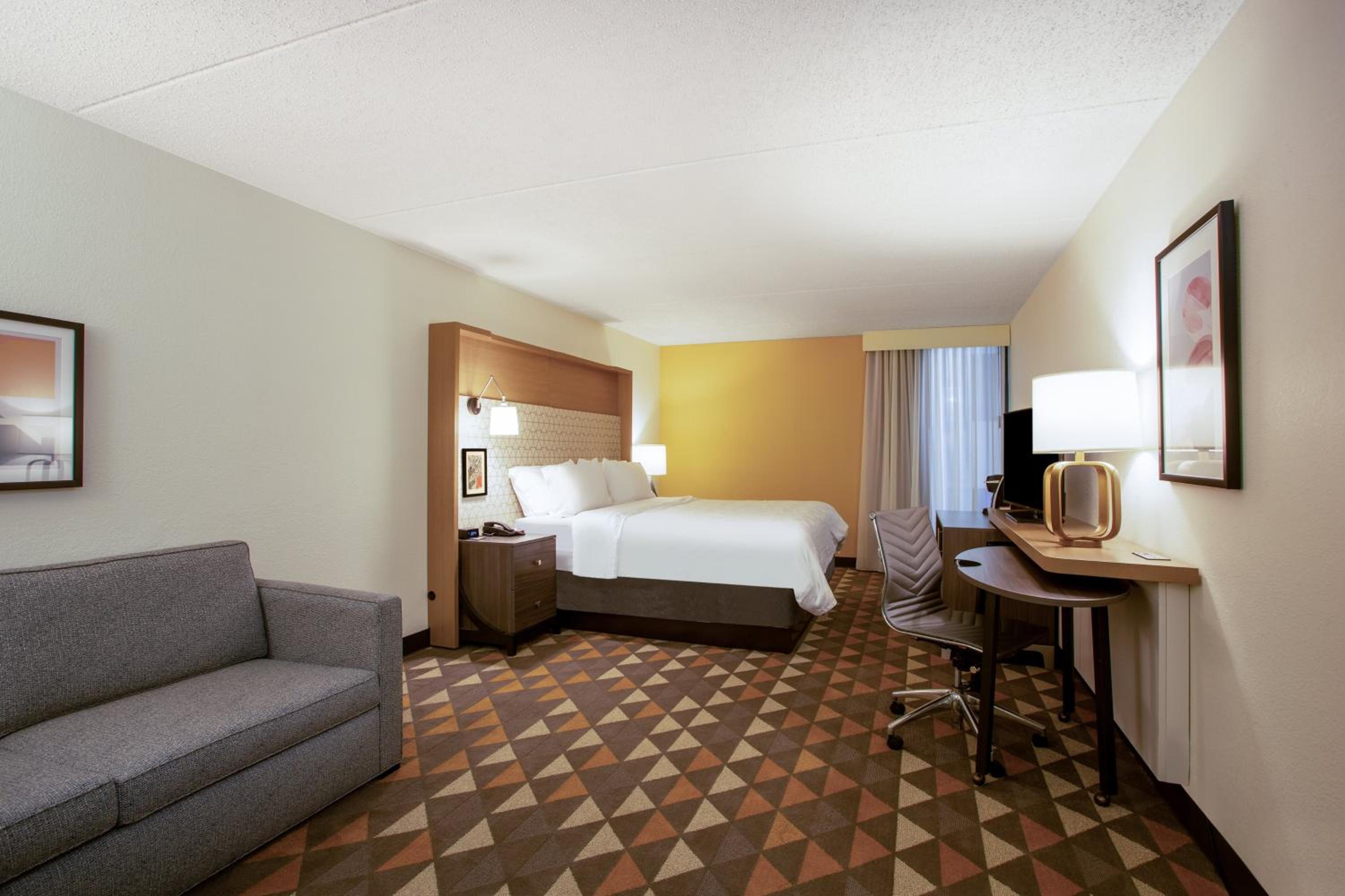 Premium King Room - Photo 2