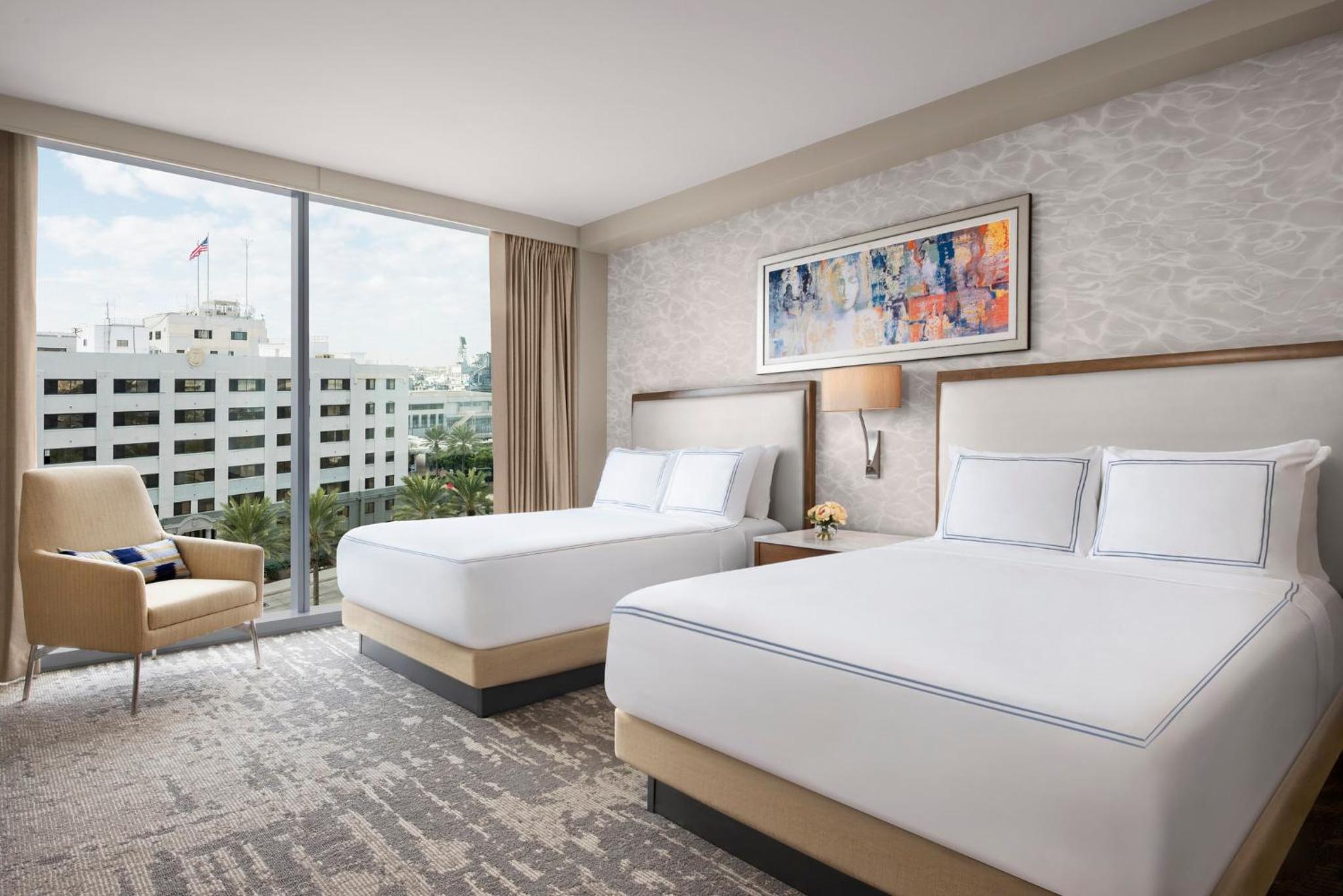 Premium King Room - Club Lounge Access thumbnail 5