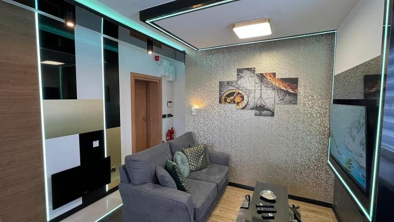 One-Bedroom Apartment photo 1