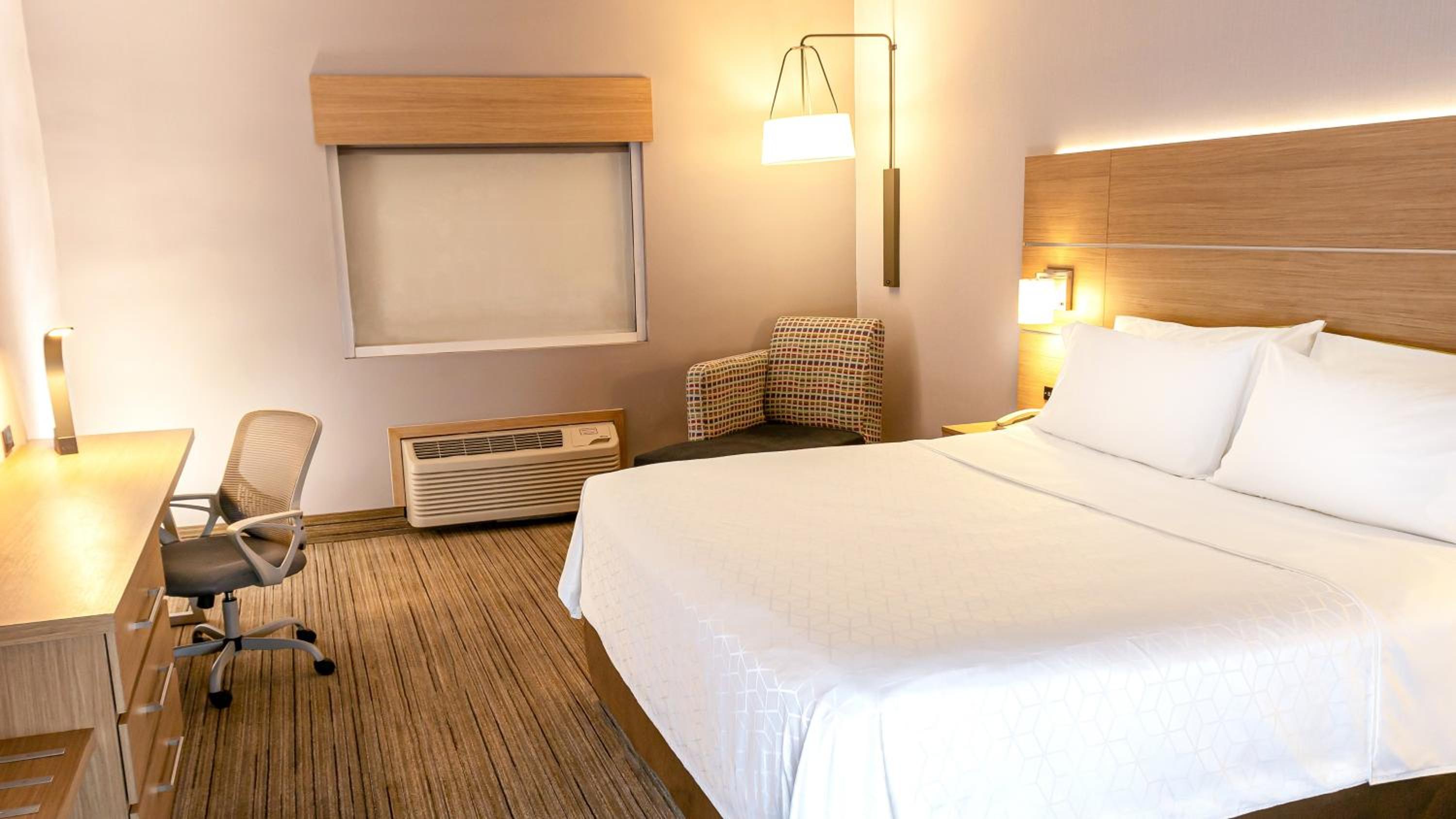 Standard King Room - Photo 4