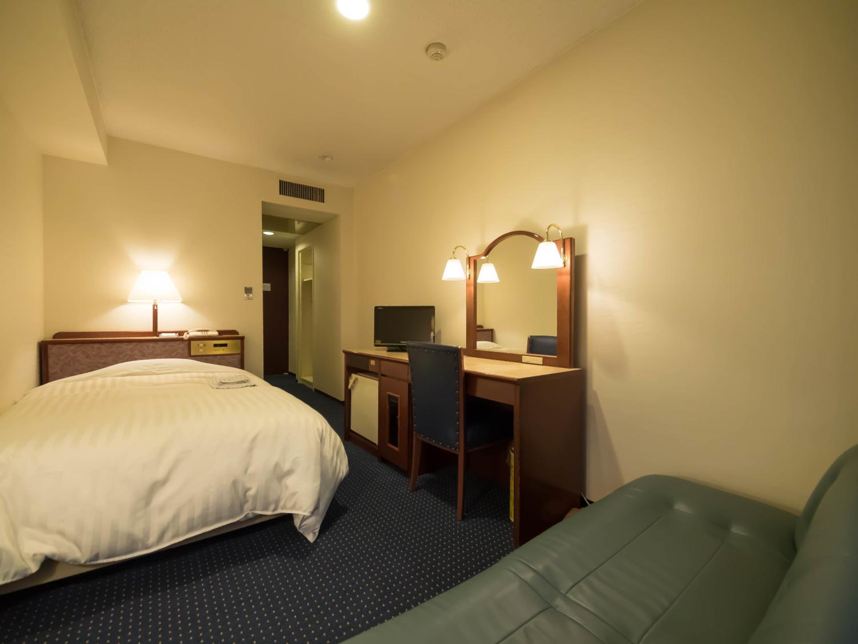 Deluxe Single Room - Non-Smoking photo 2