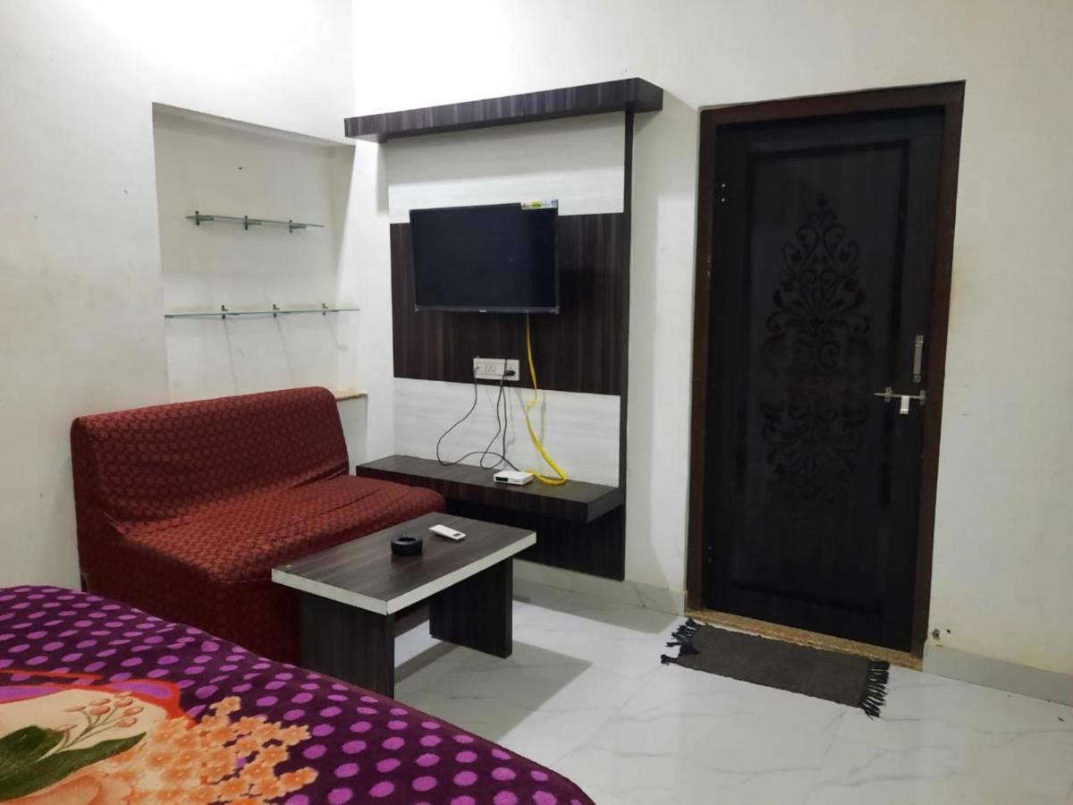 Standard Double Room with Fan photo 3