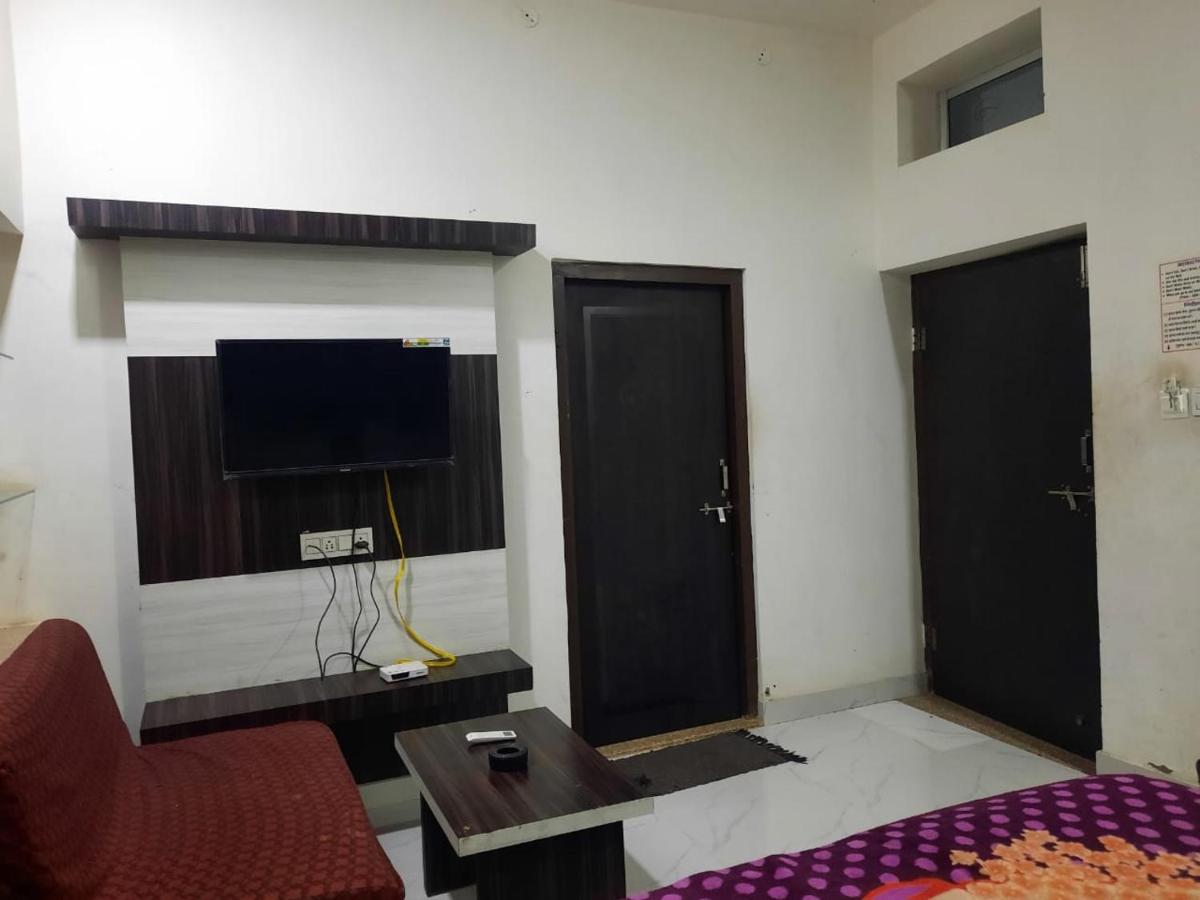Standard Double Room with Fan photo 2