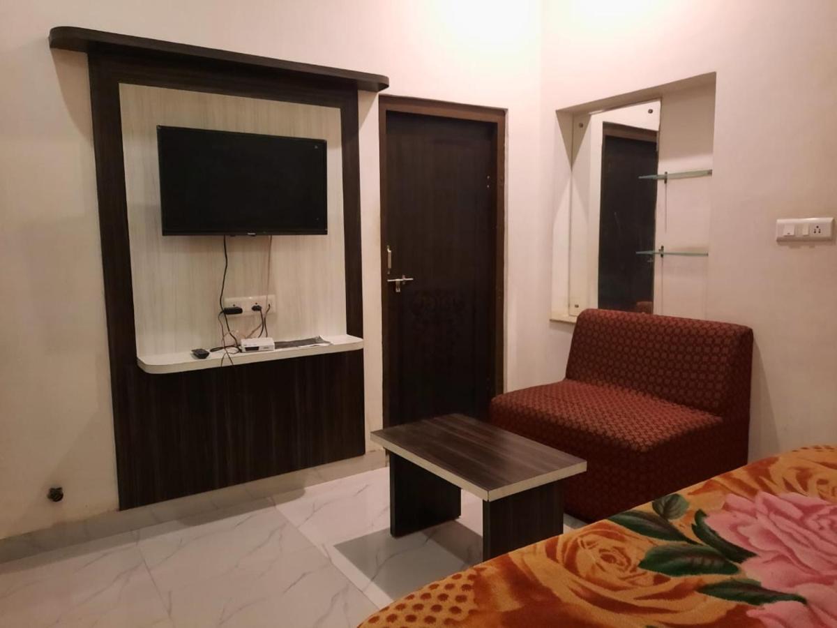 Standard Double Room with Fan photo 1