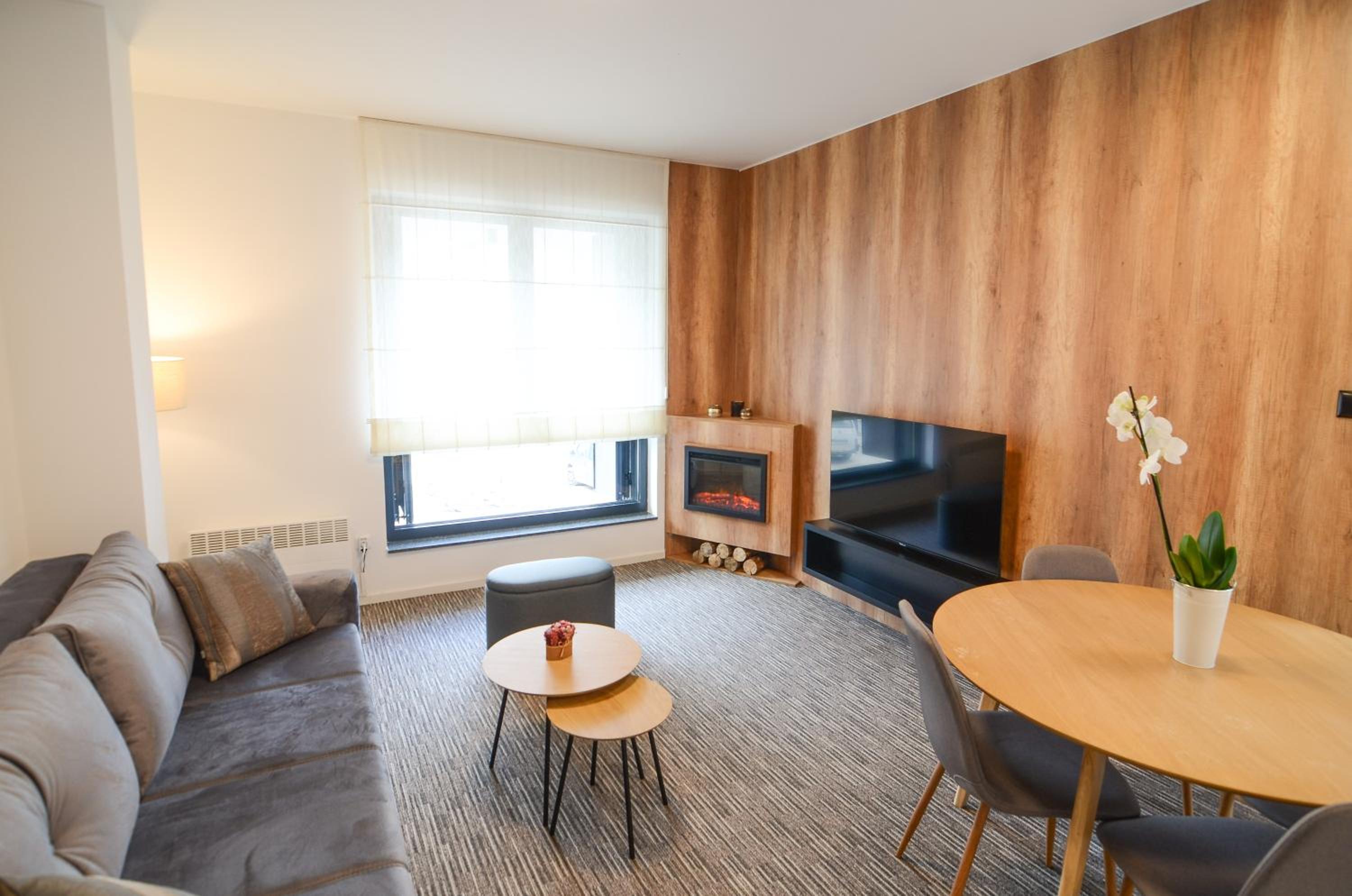 One-Bedroom Apartment photo 1