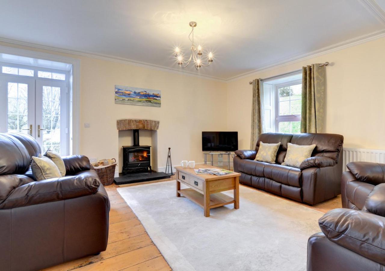 Eight-Bedroom House photo 2