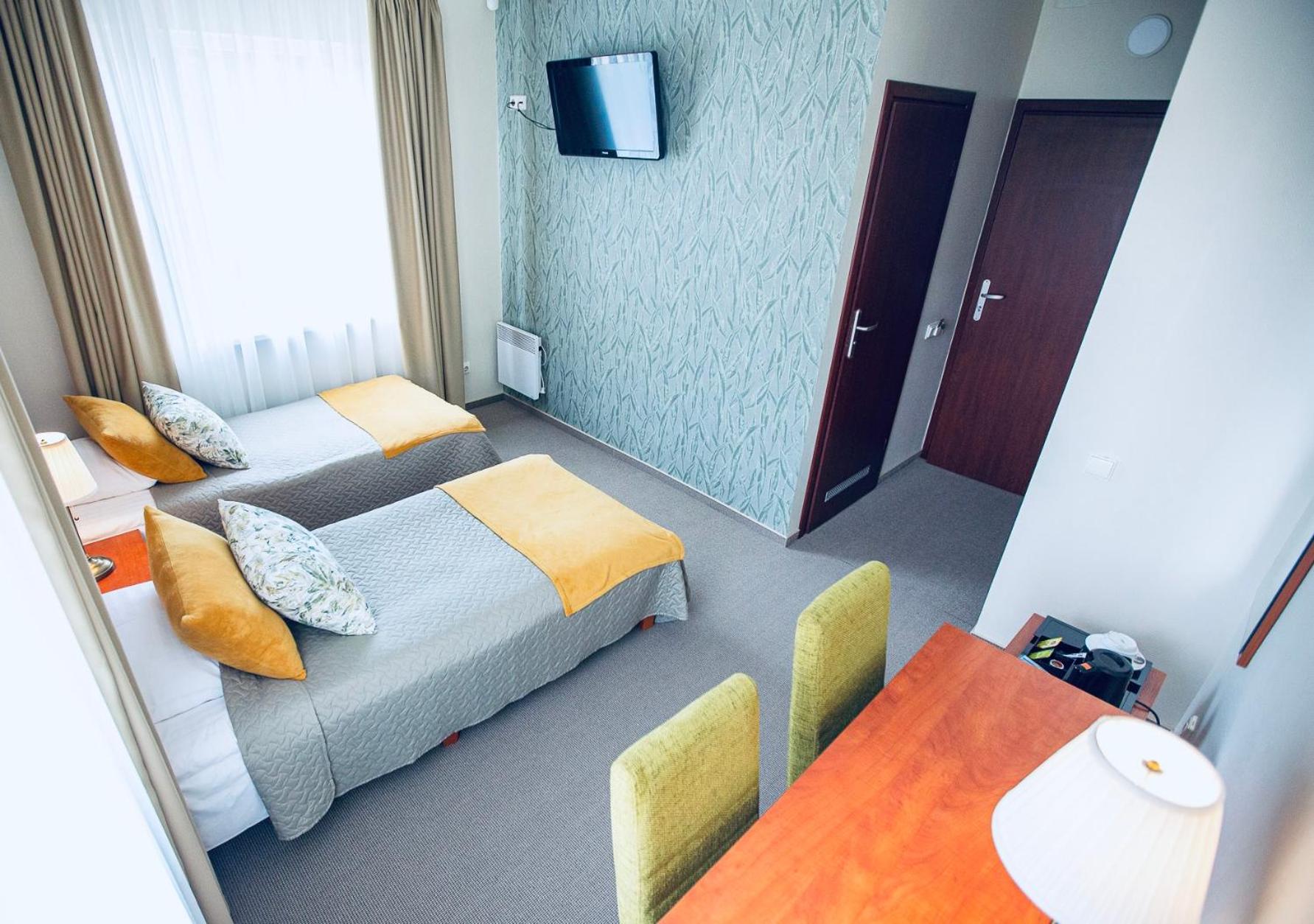 Standard Twin Room photo 2