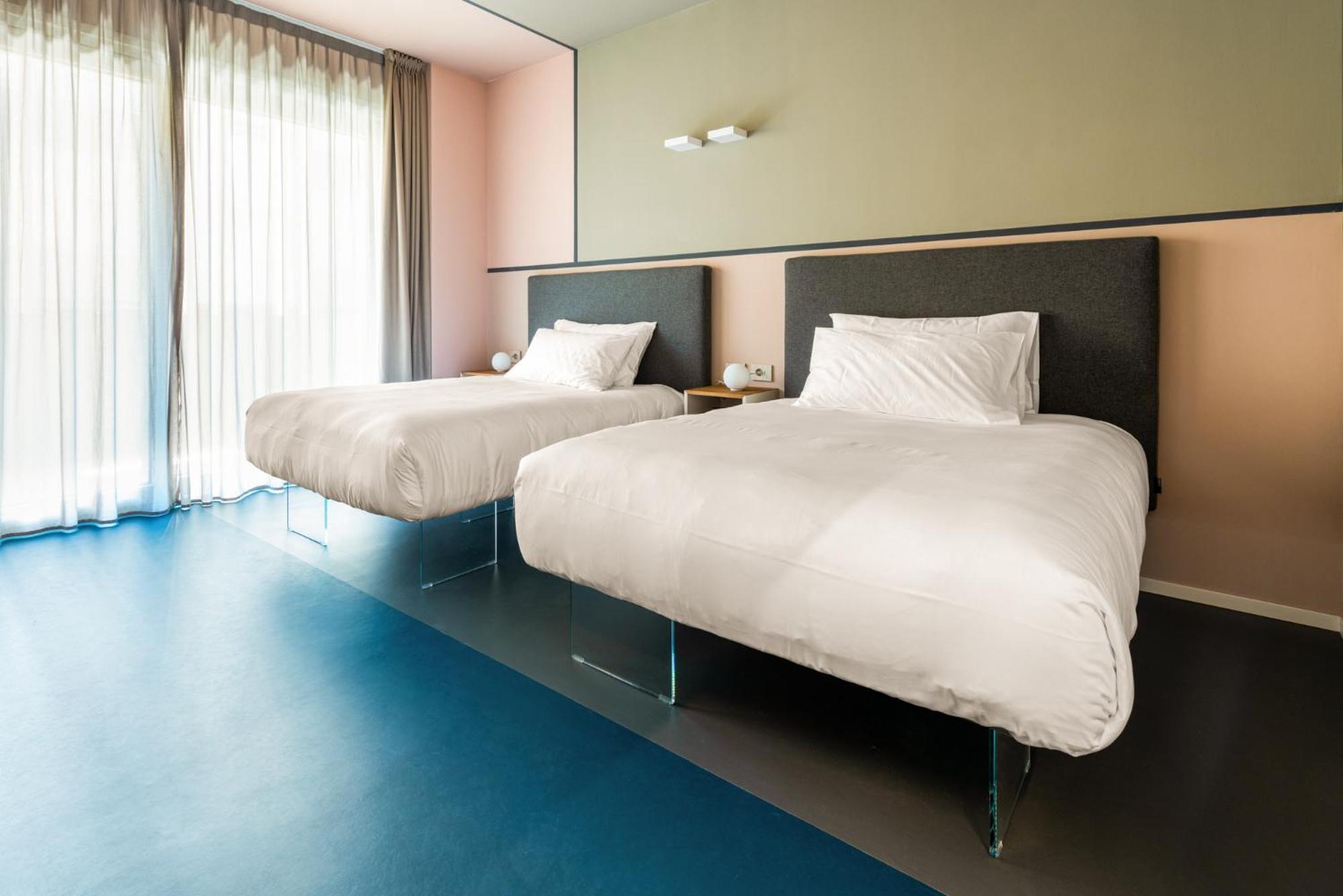 Twin Deluxe Room - 4 Guests - Photo 3
