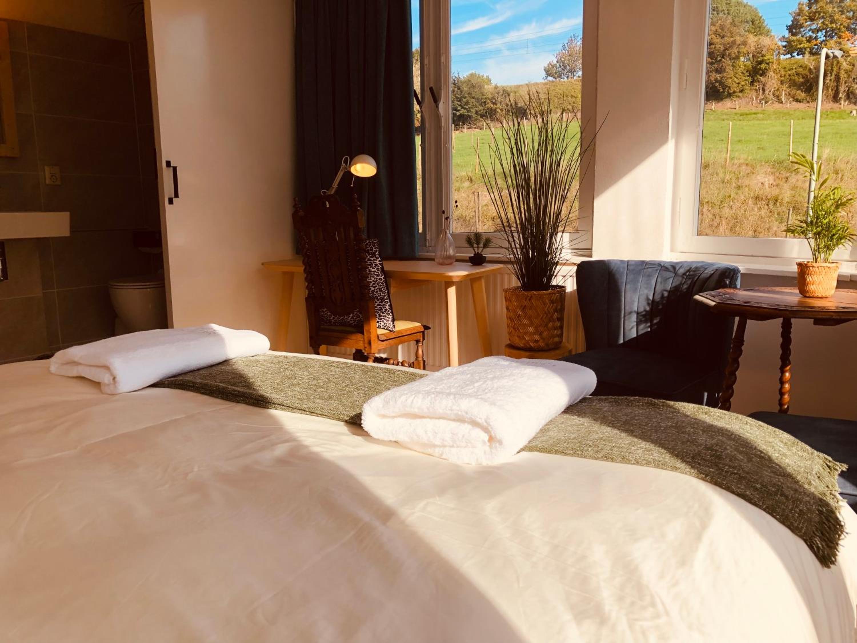 Double Room - Photo 9