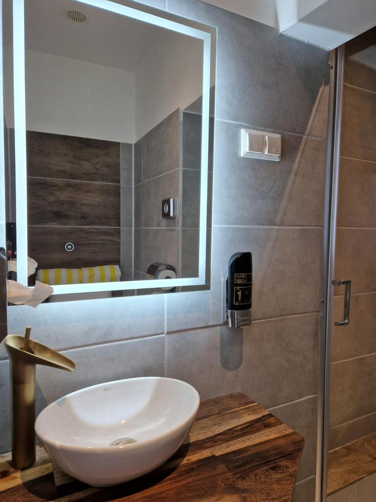 Small Double Room - Photo 2