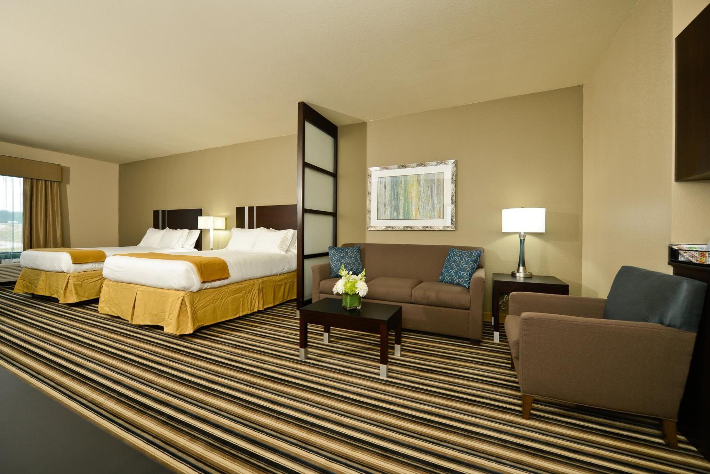 Queen Suite photo 2