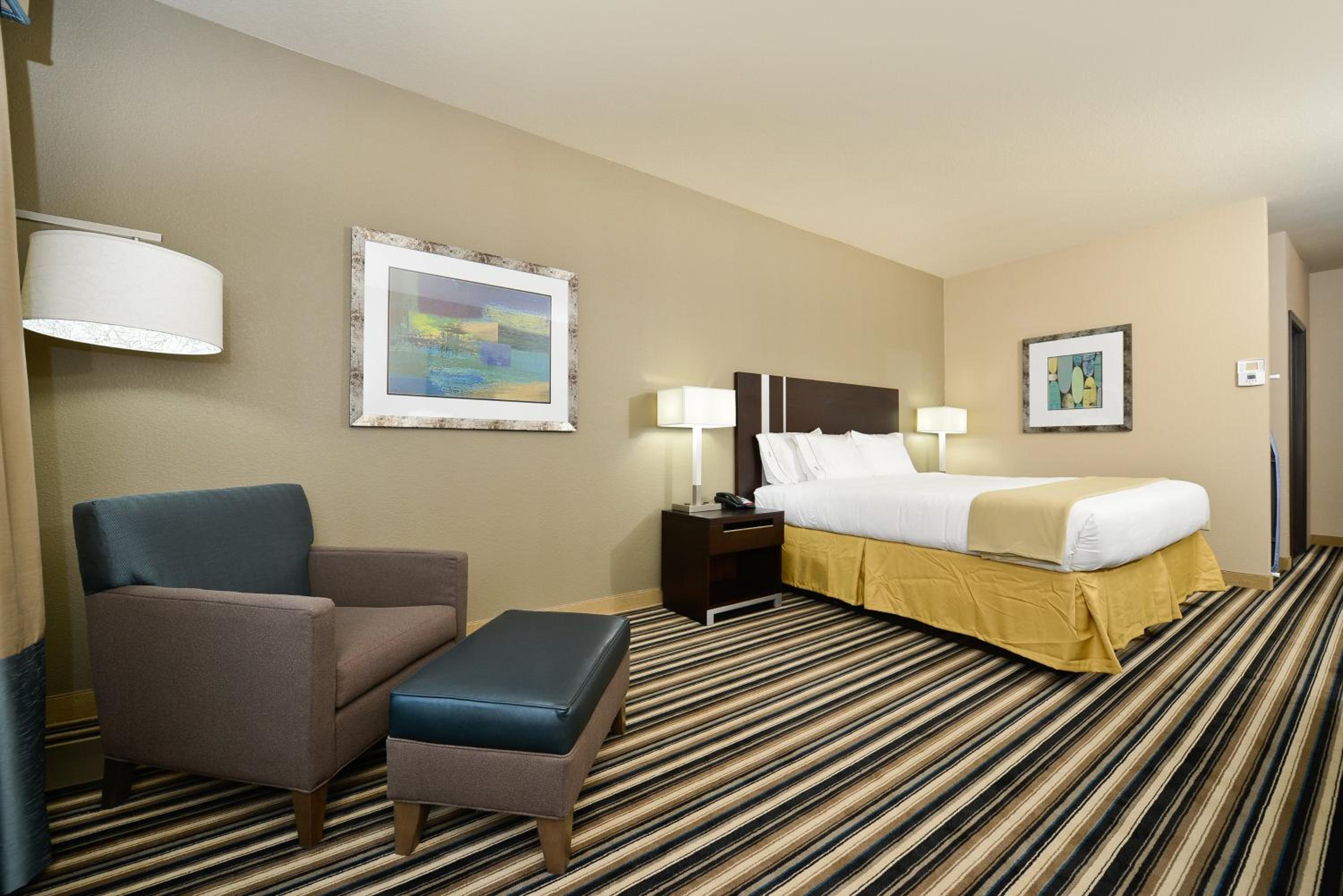 Standard King Room photo 2