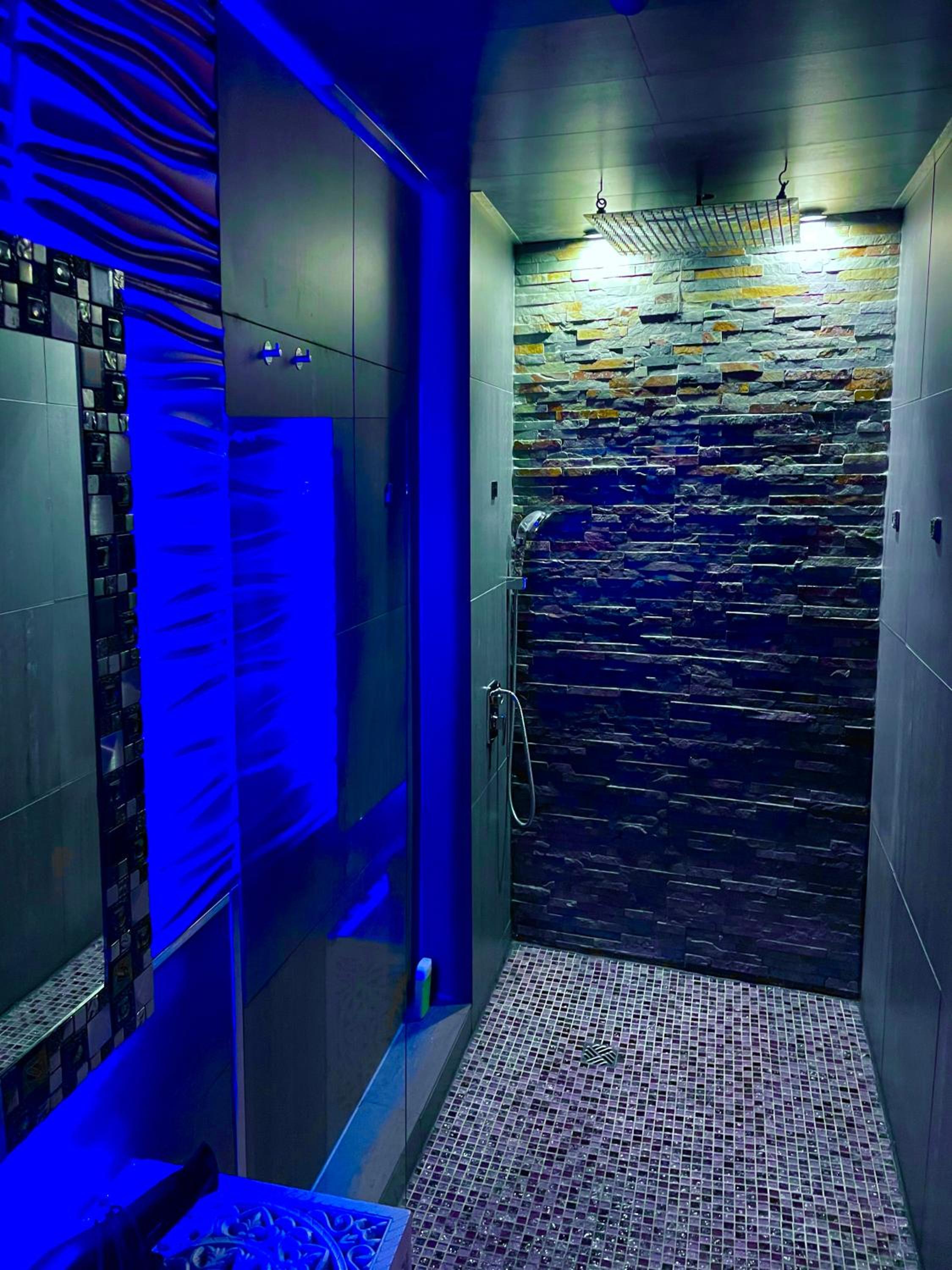 Deluxe Room - Photo 16