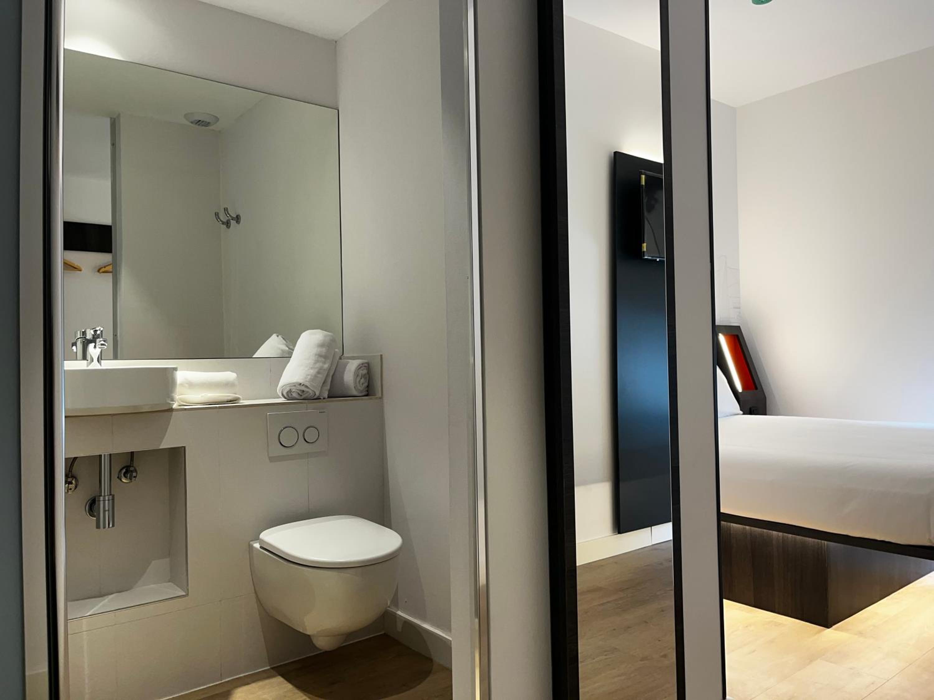 Double Room - Photo 5
