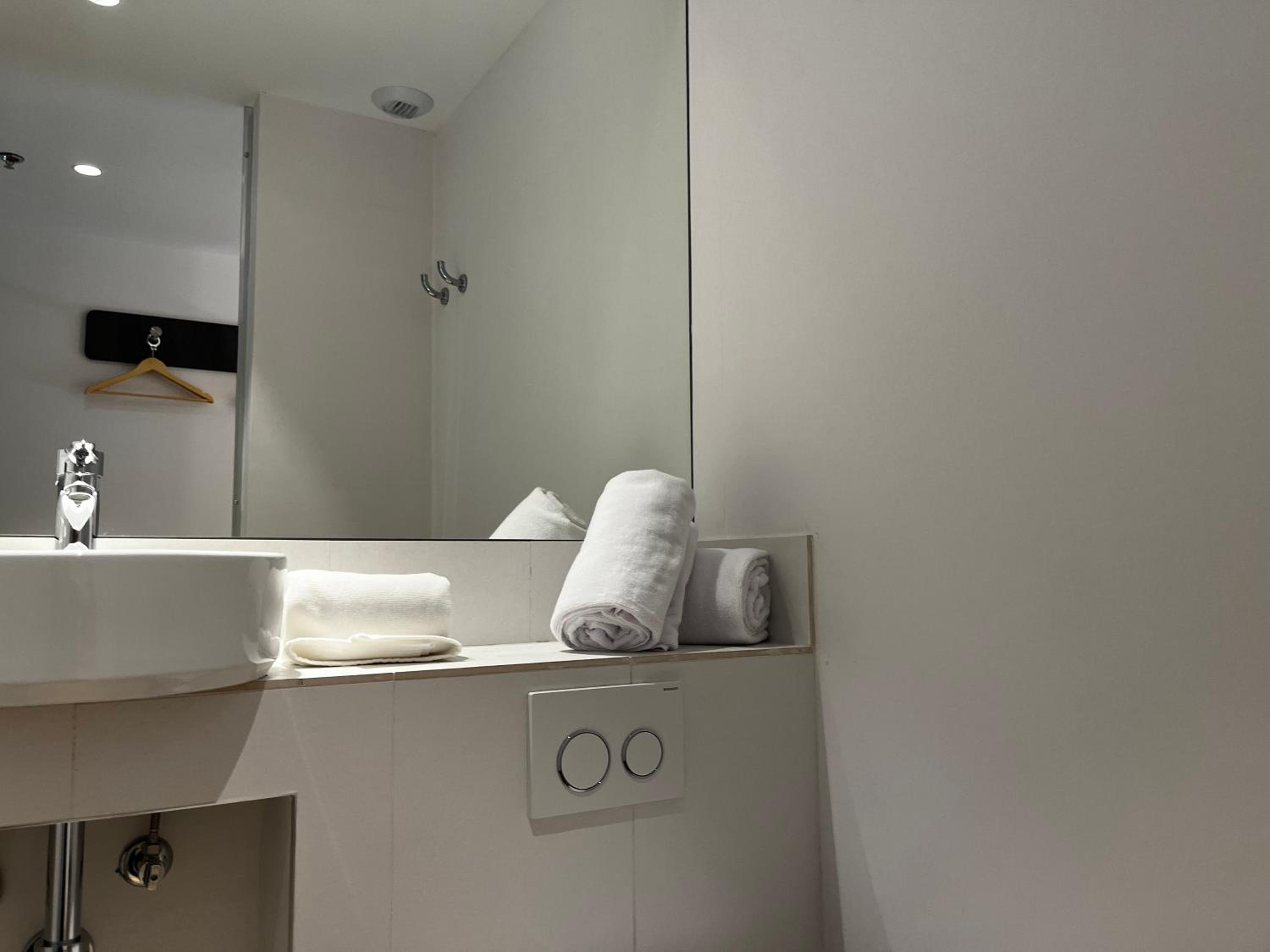 Double Room - Photo 10